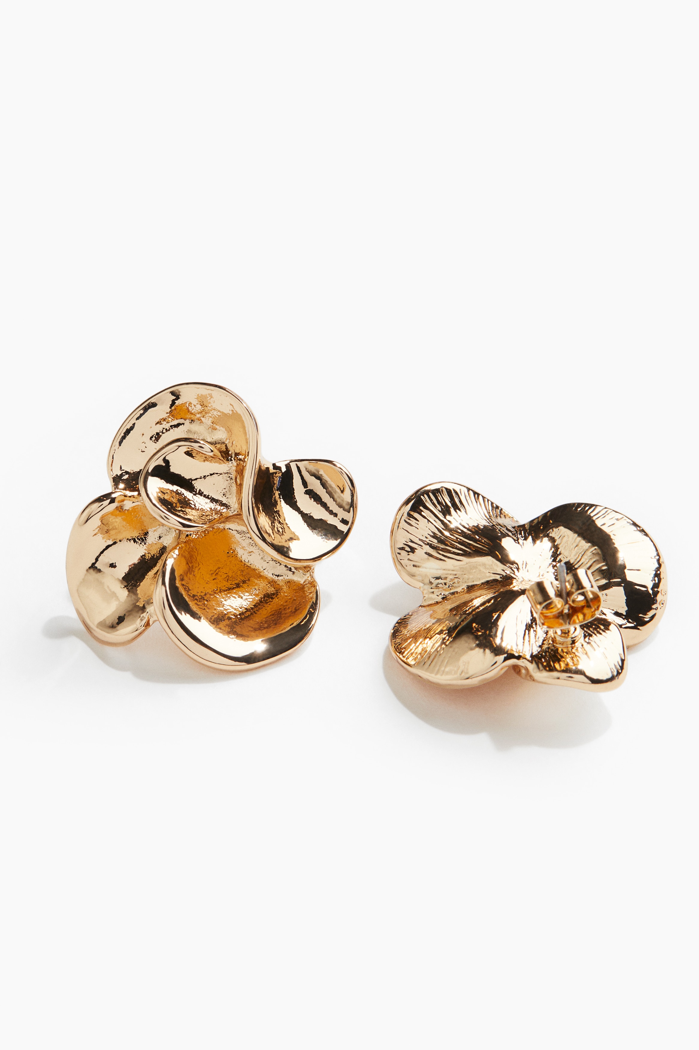 Flounced earrings