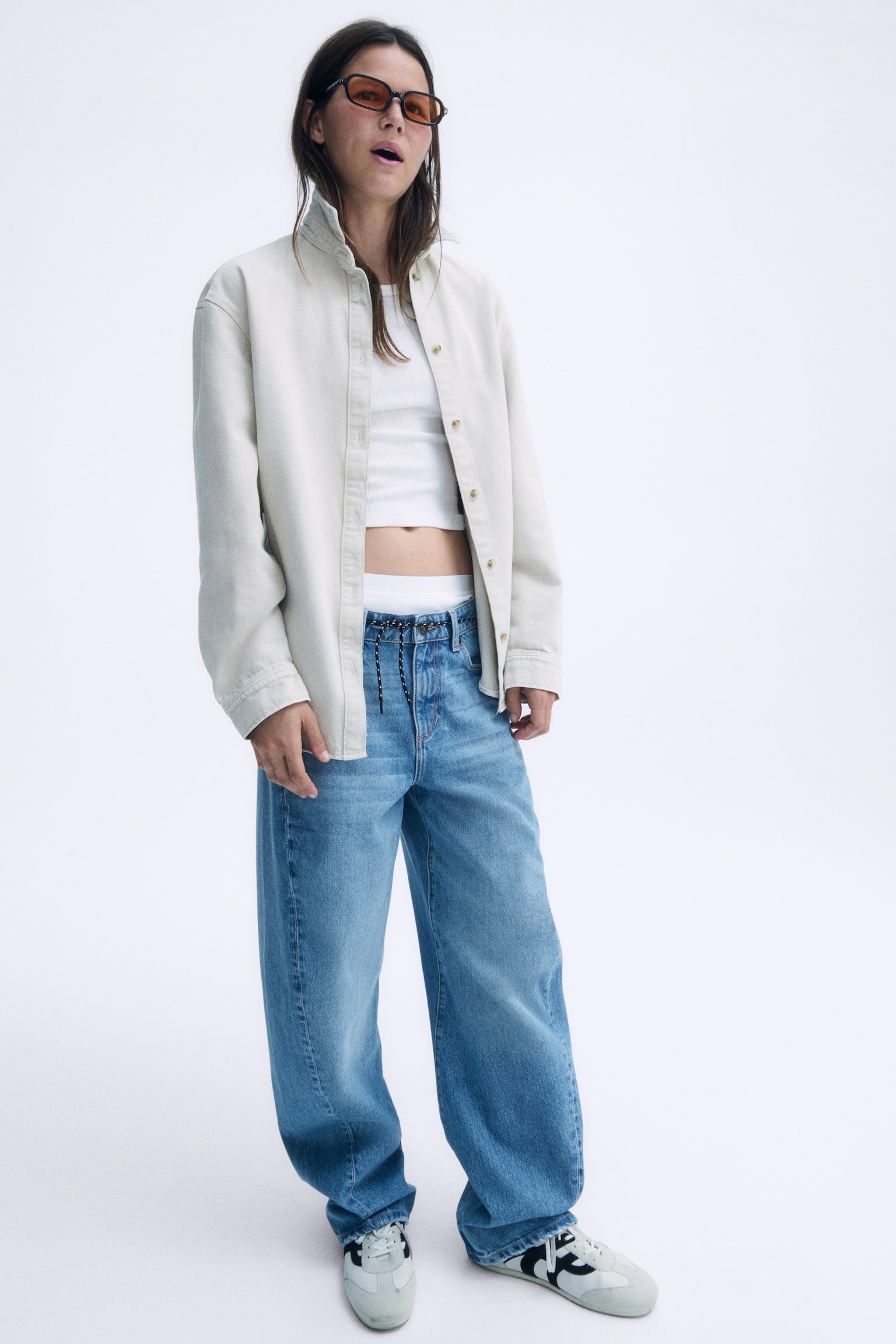 Женские джинсы H&M Barrel-Leg Regular-Waist, цвет: Светлый джинсовый синий — фото 2
