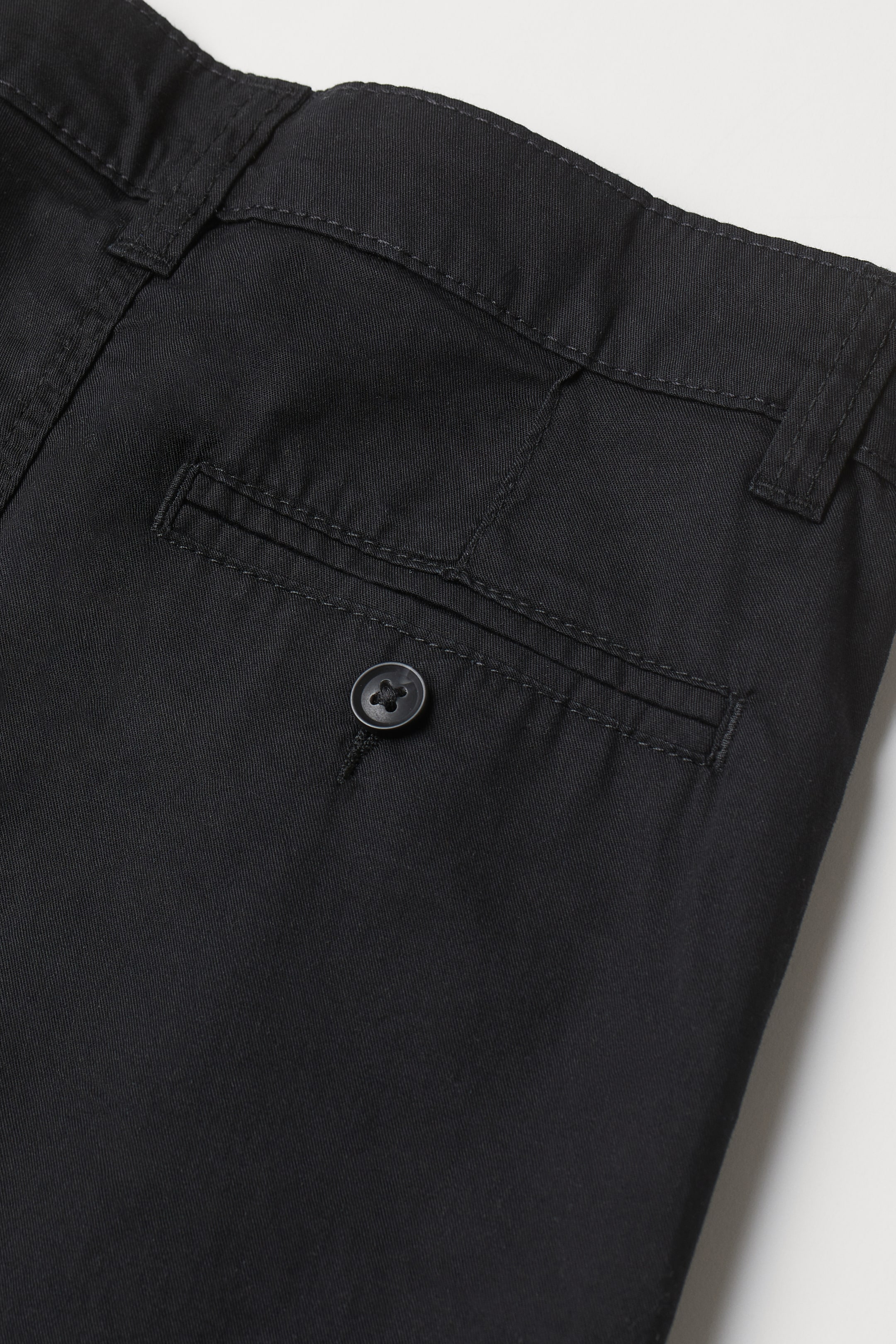 Zobacz większy obraz: Bawełniane szorty chinos - Czarny - Dziecko | H&M PL 2