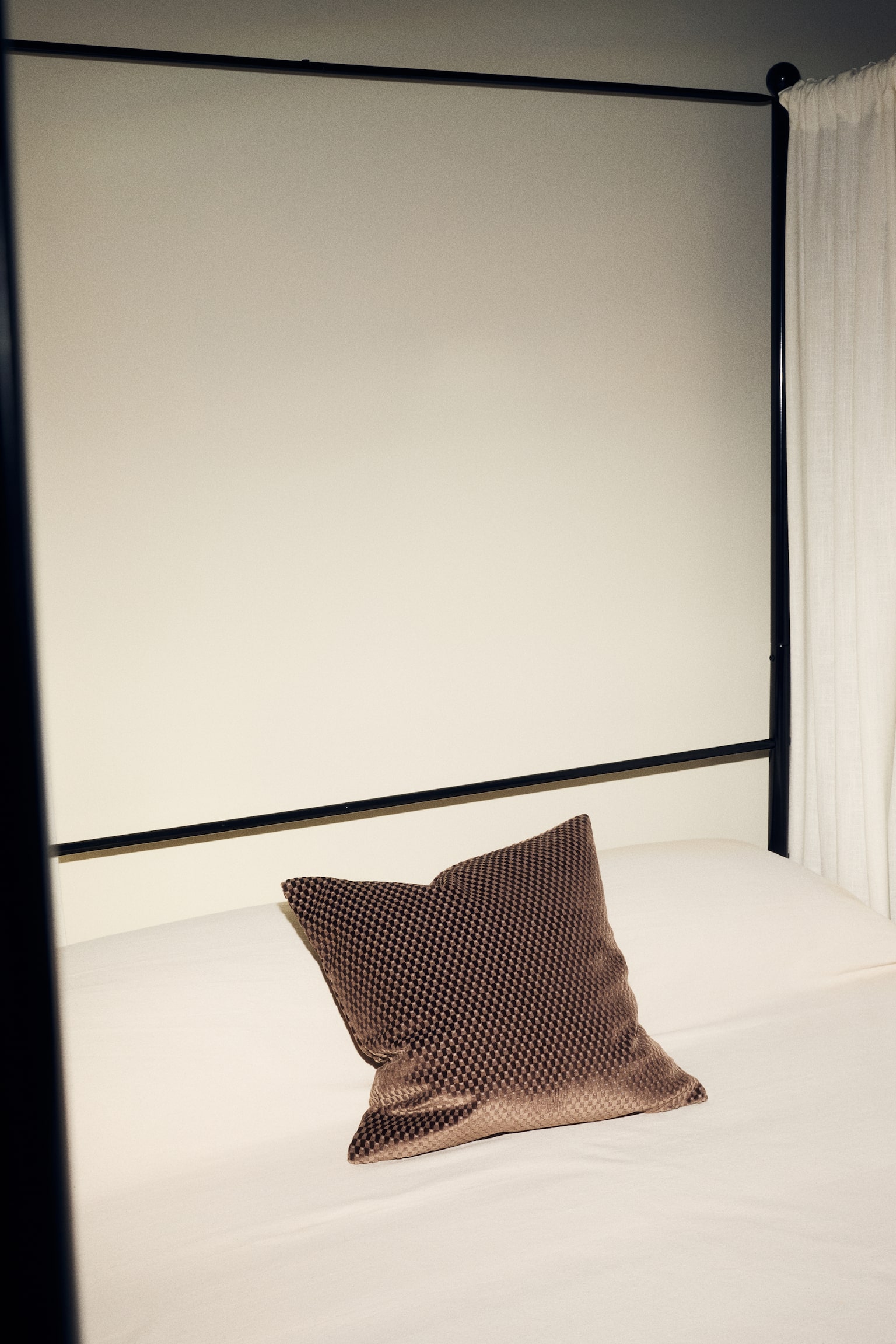 Velvet cushion cover - Dark mole/Burgundy/Light beige - 1