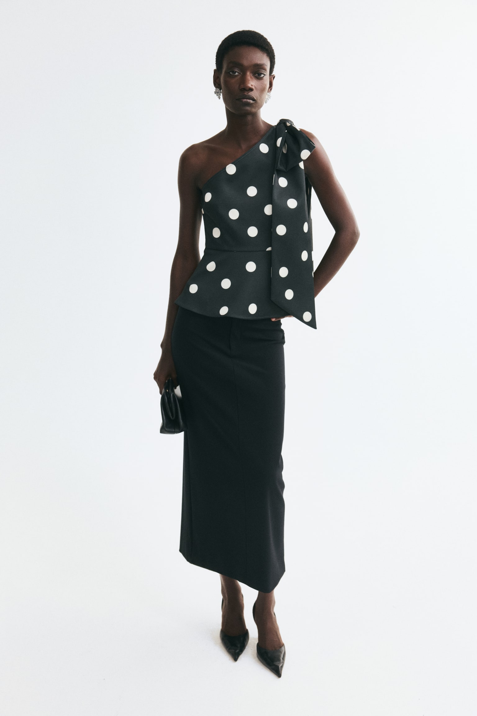 Женский топ H&M Bow-Detail One-Shoulder, цвет: Чёрный / В горошек — фото 4