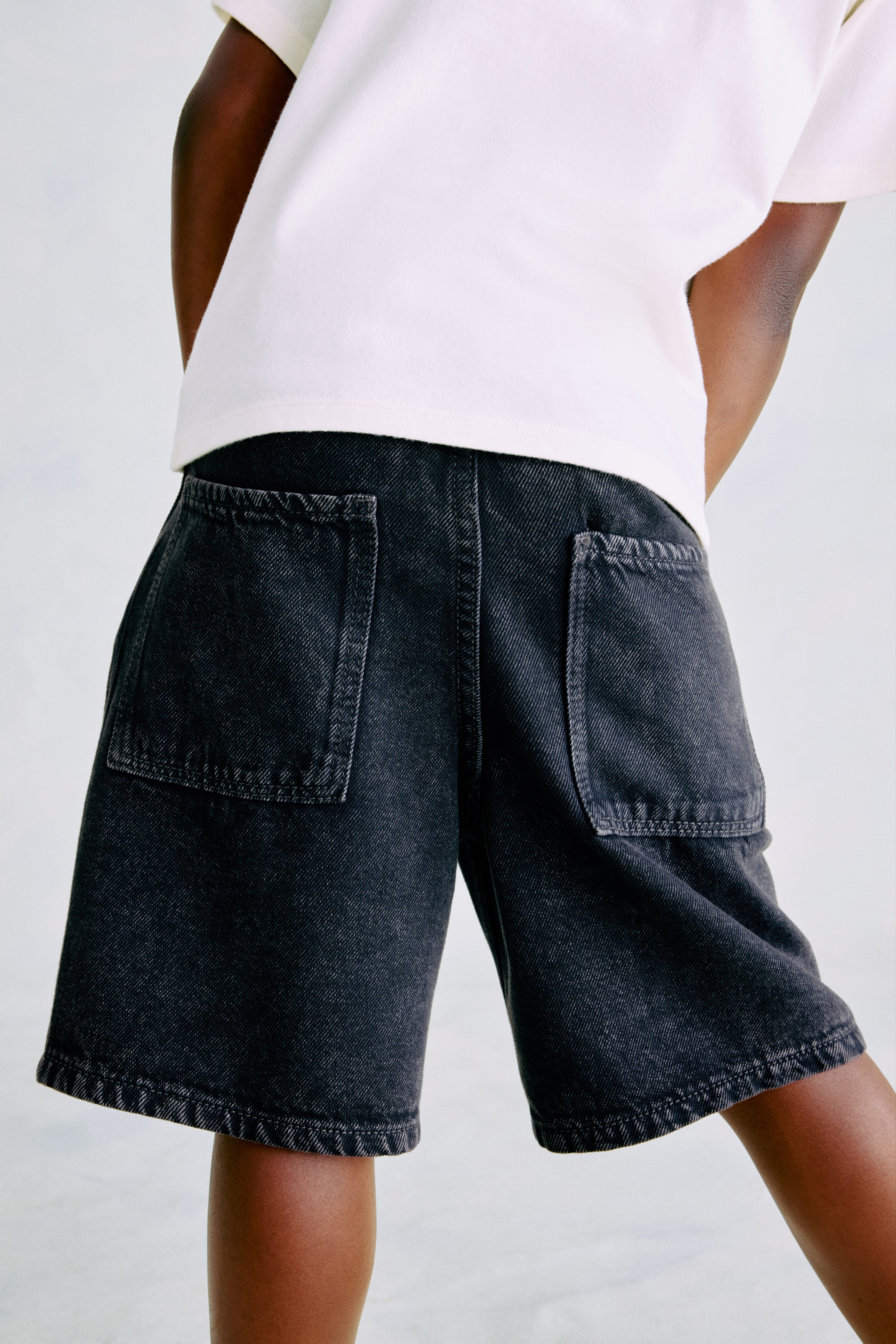 ニーレングス デニムショートパンツ - ダークデニムグレー