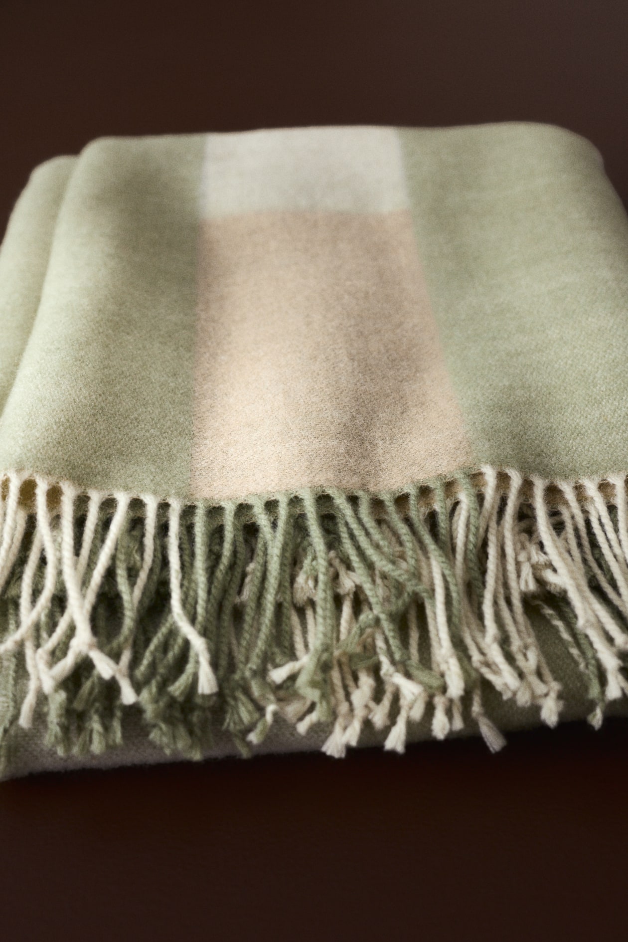 Jacquard-Weave Throw - Khaki green/checked - Home All | H&M US