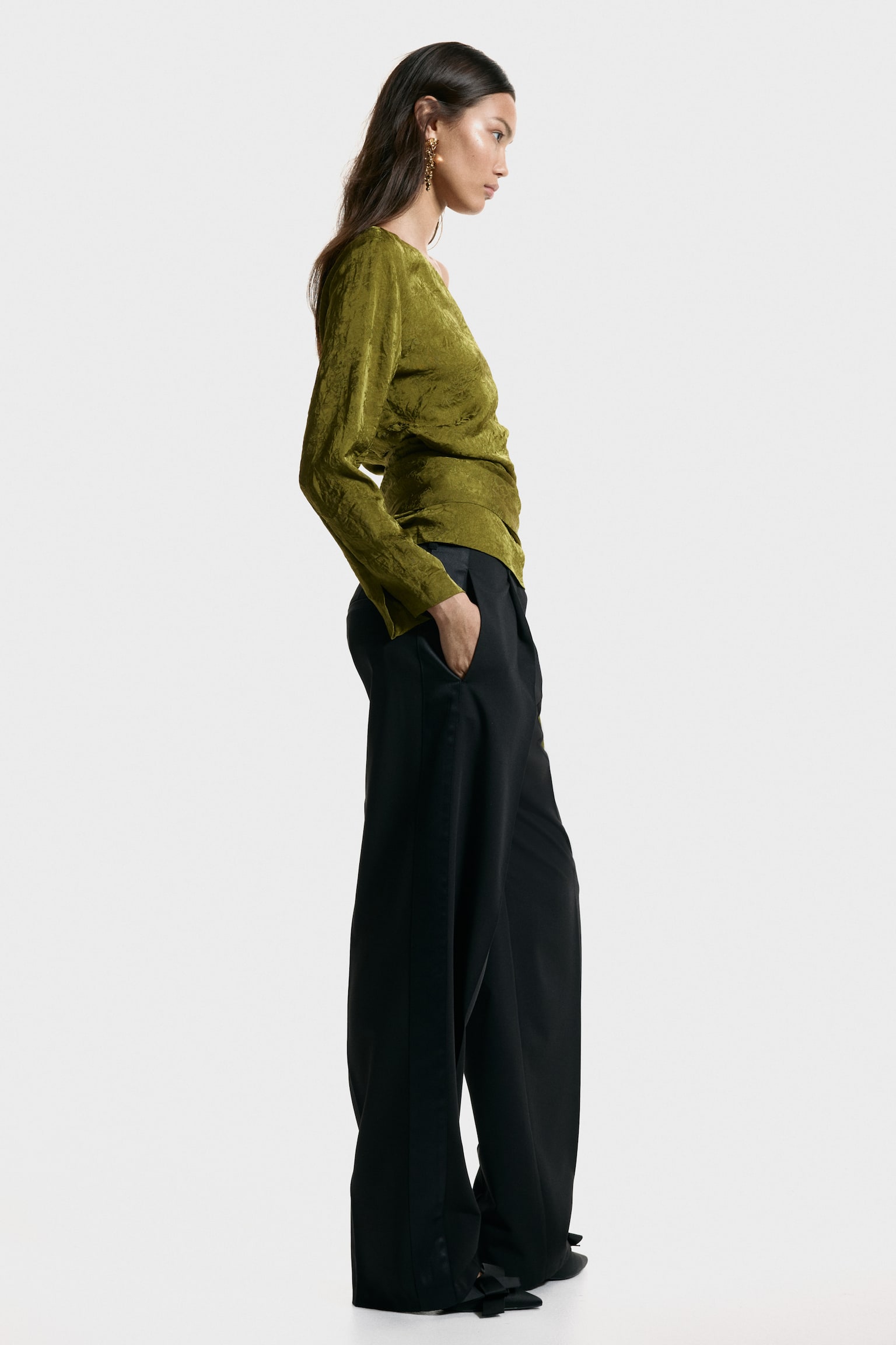 Jacquard-weave one-shoulder blouse - Zlatě olivová - 3