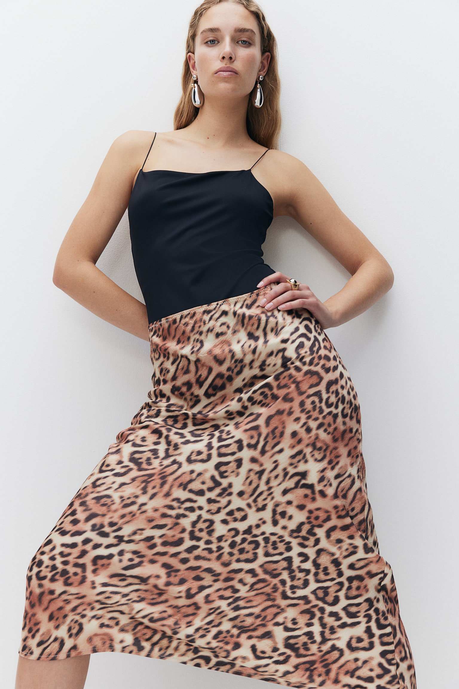 Crinkled satin maxi skirt - Light beige/Leopard print/Black/Cream/Grey - 1