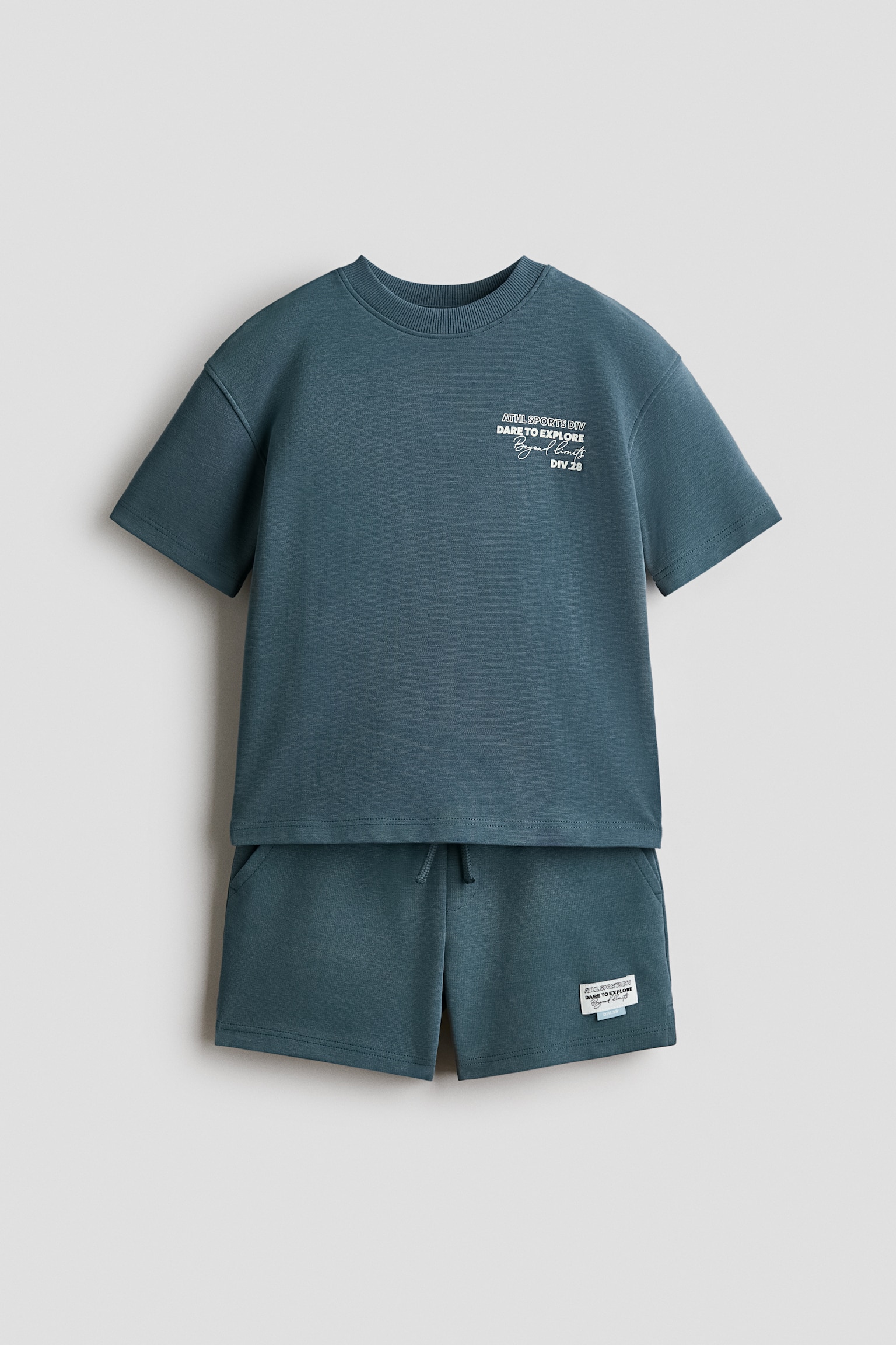 Bộ 2 món gồm áo thun và quần short nỉ - Ngọc lam đậm/Dare to explore