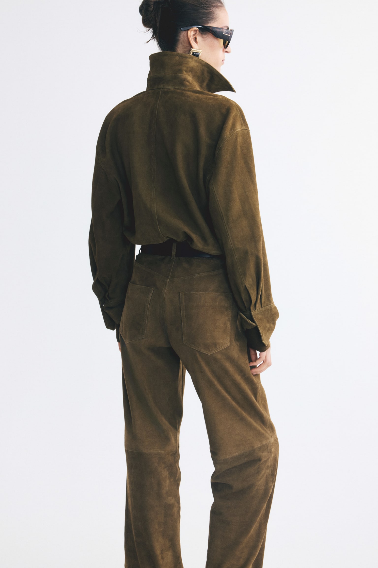 Женская рубашка H&M Oversized Suede, цвет: Хаки зелёный — фото 4