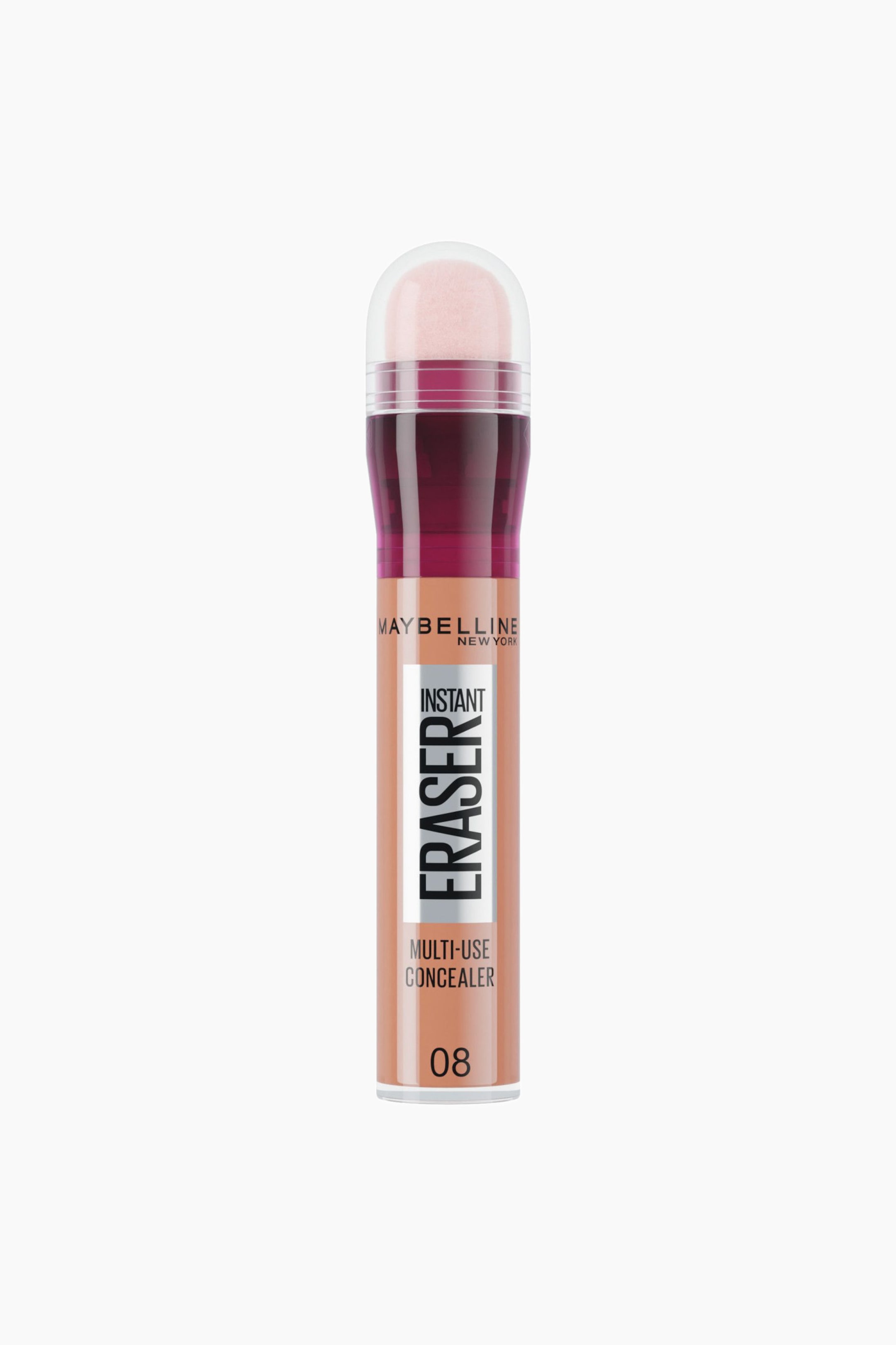Se større billede: Maybelline Instant Eraser Multi-Use Concealer i farve 08 står oprejst og viser en cylindrisk flaske fyldt med en tan-farvet concealer, med en markant lodret etiket. Flasken er toppet med en gennemsigtig burgunderkrave, der holder en afrundet pink svampeapplikator under en klar kuppelformet hætte.