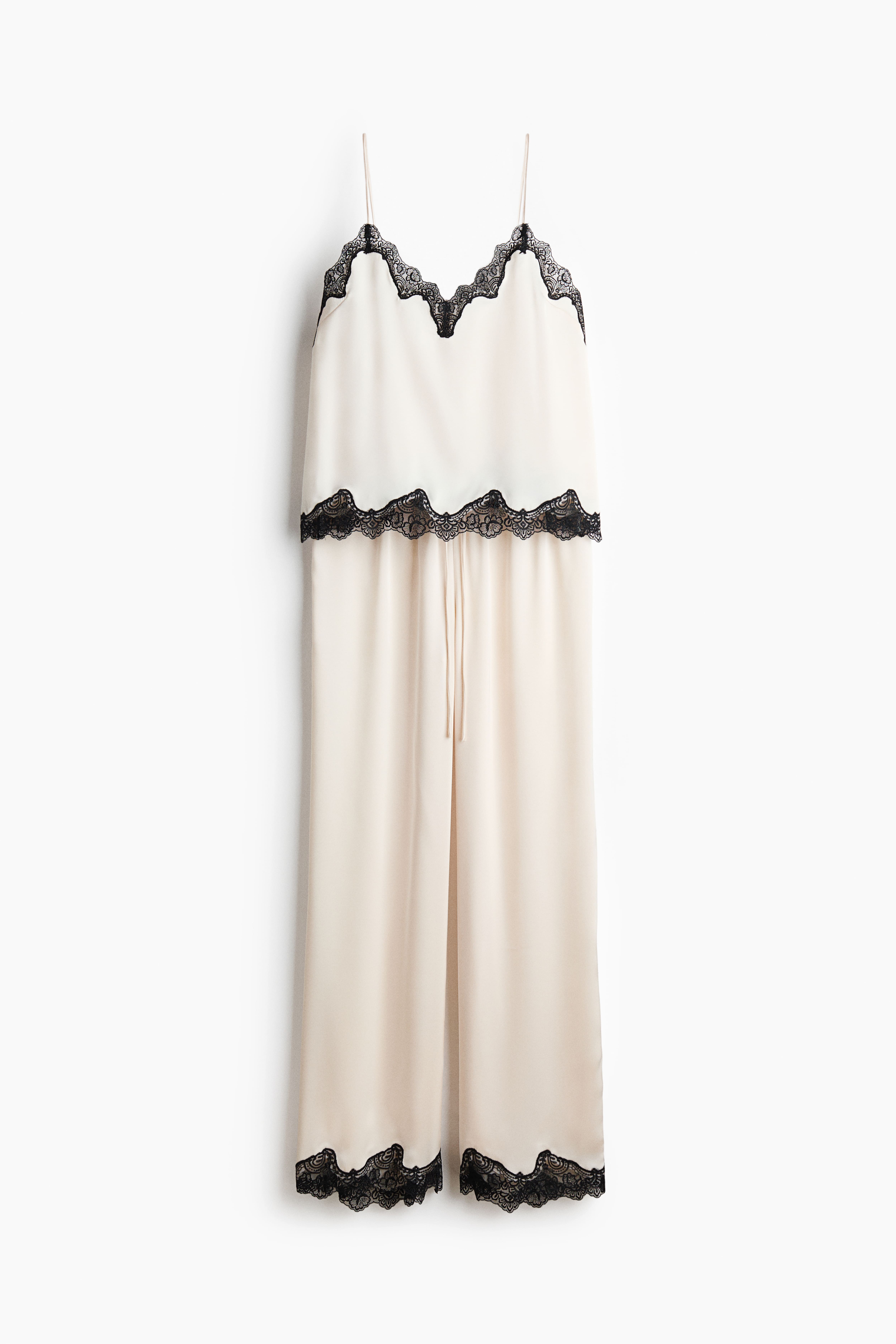Pyjama en satin avec dentelle