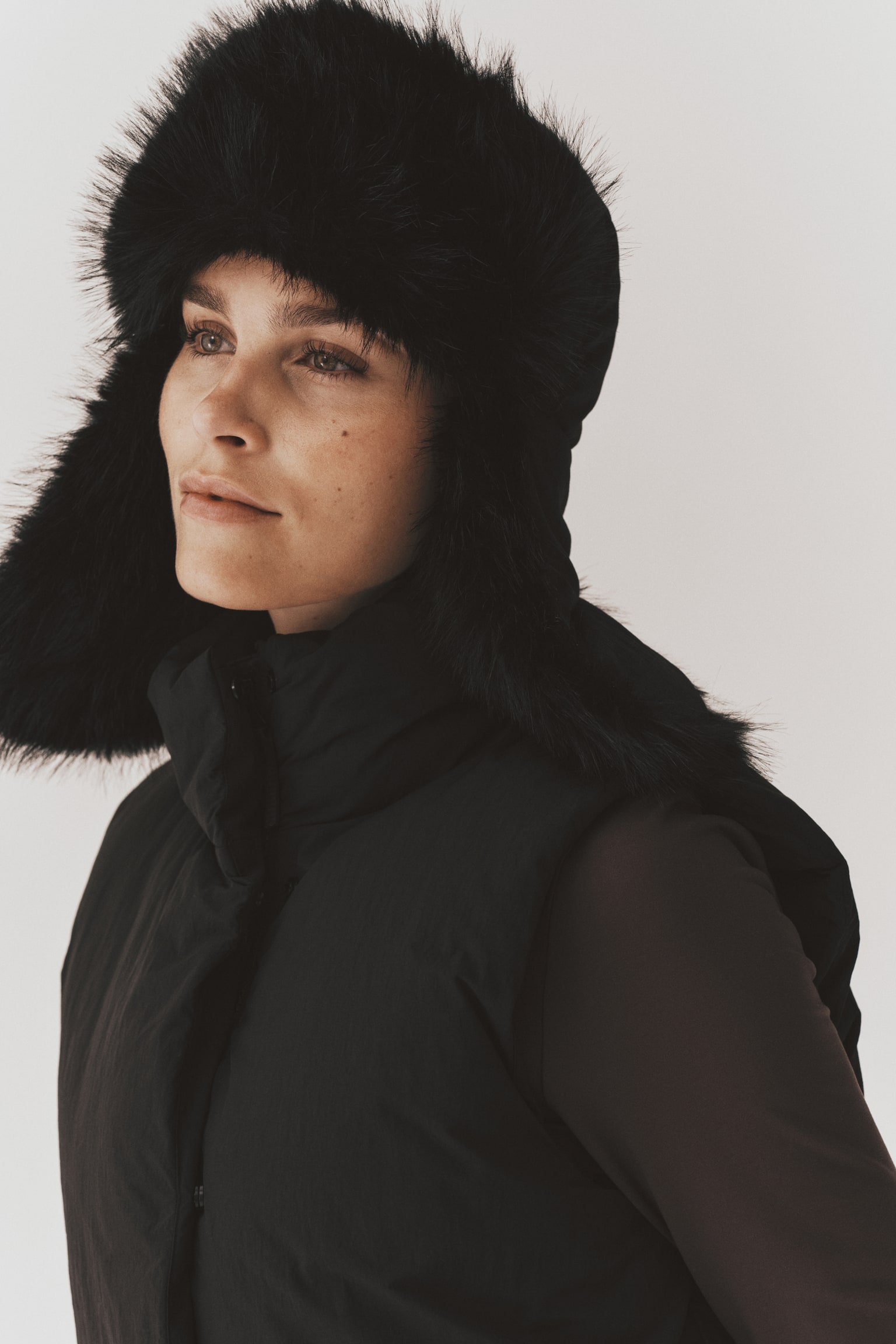 Женский жилет H&M Move Padded Sports with ThermoMove™, цвет: Чёрный — фото 4