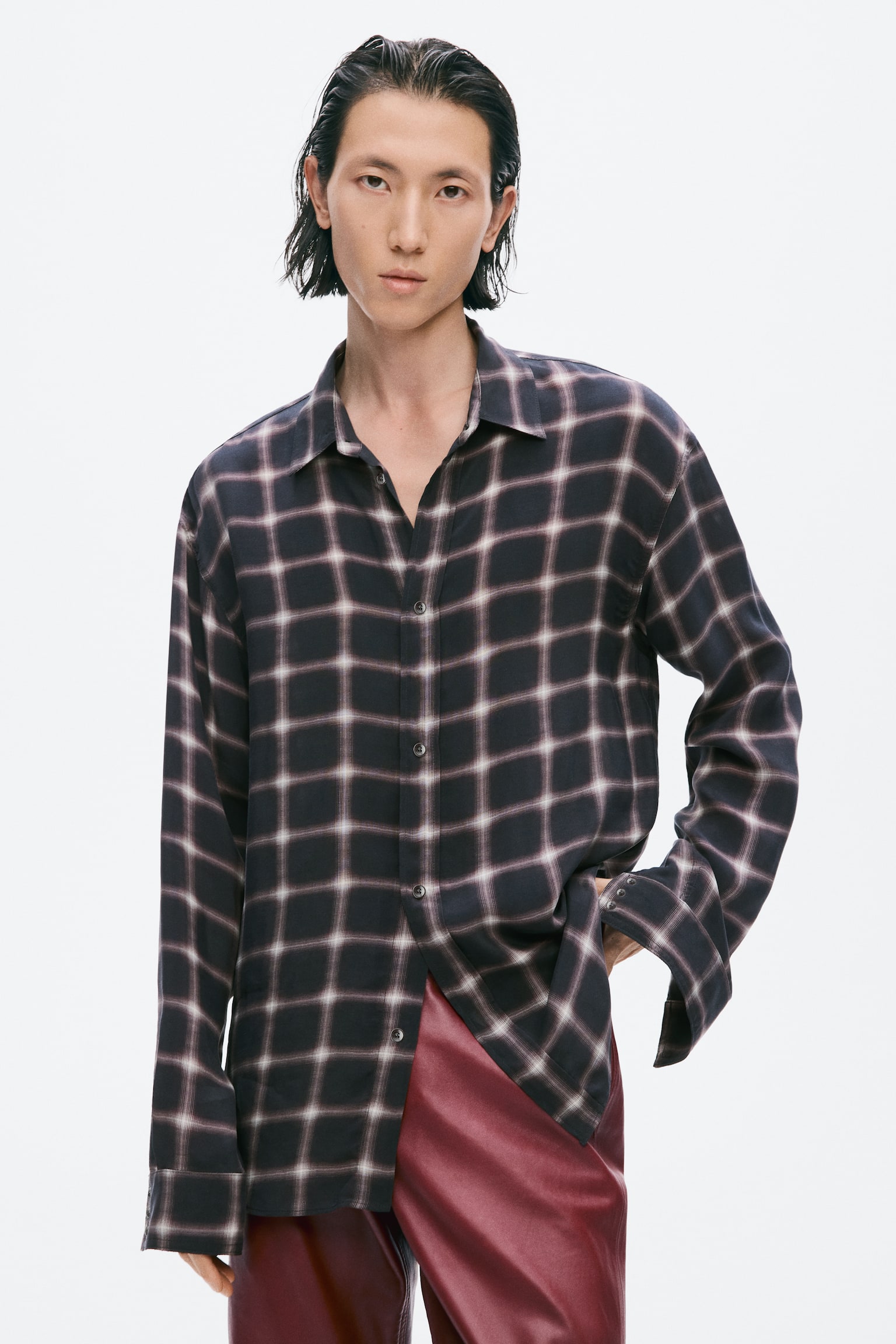 Мужская рубашка H&M Slim-Fit Cupro, цвет: Чёрный / Клетчатый — фото 3