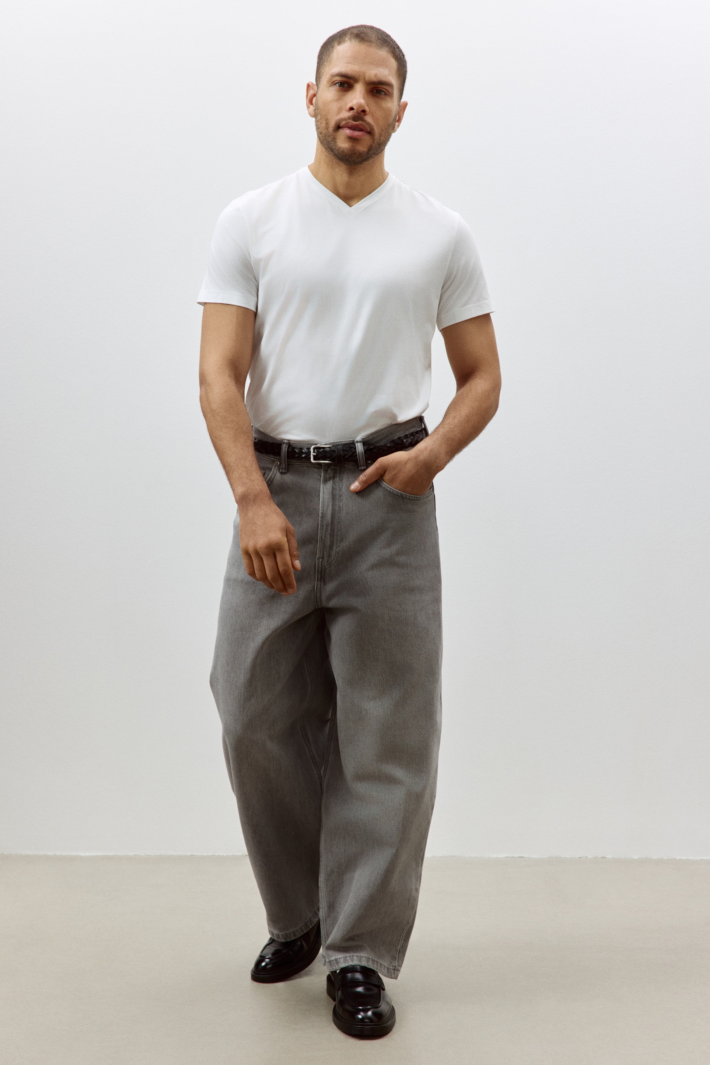 スリムフィット VネックTシャツ - ホワイト - Men | H&M JP