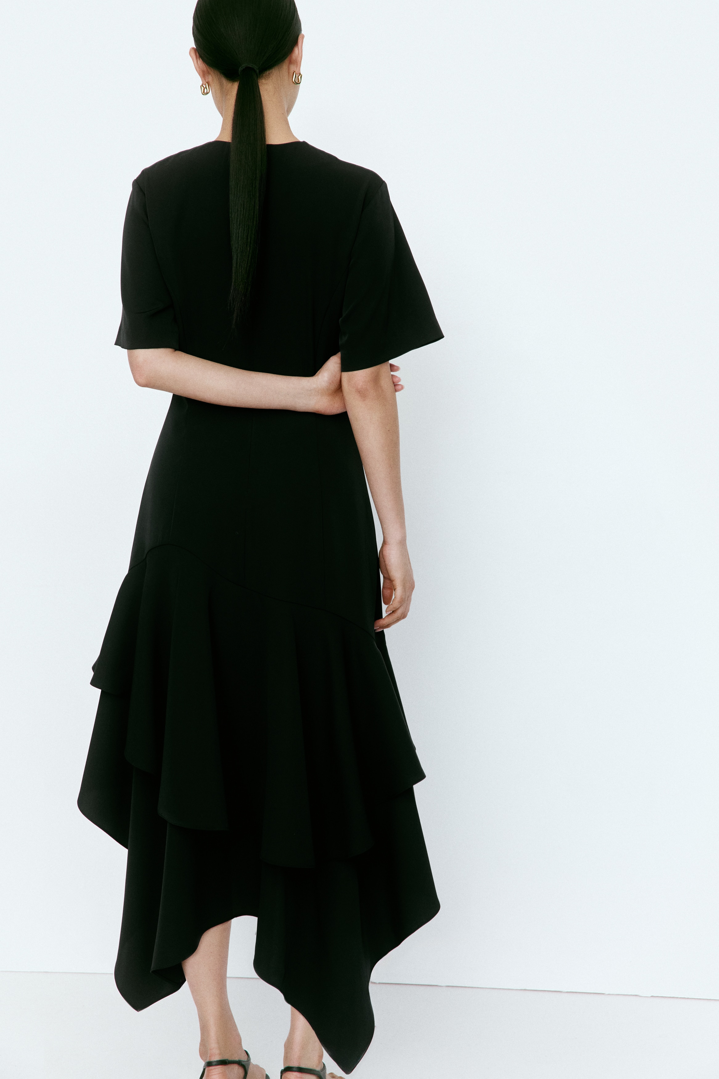 Asymmetric dress