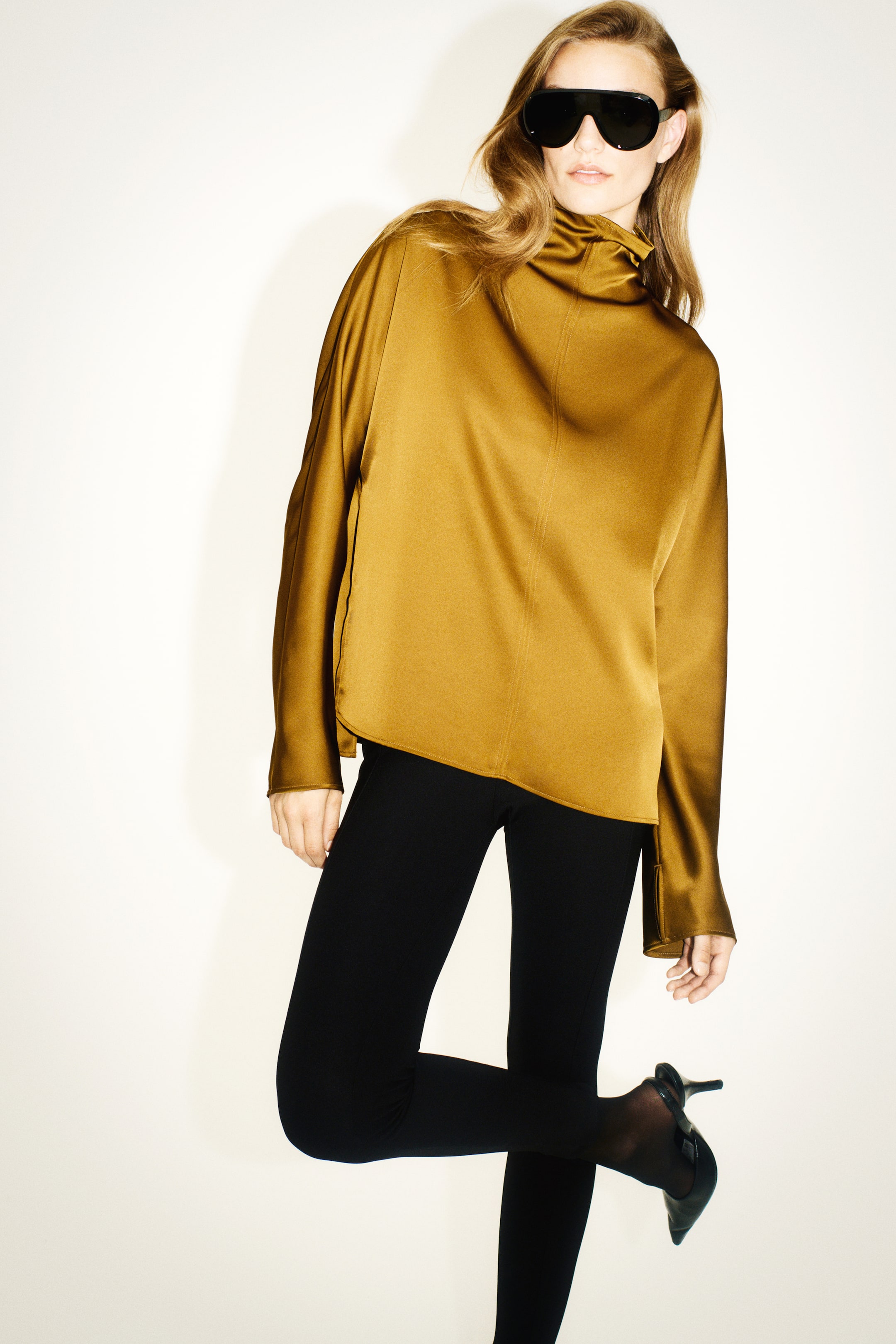 Voir une image plus grande: Satin Mock Turtleneck Top - Khaki green - Ladies | H&M CA 1