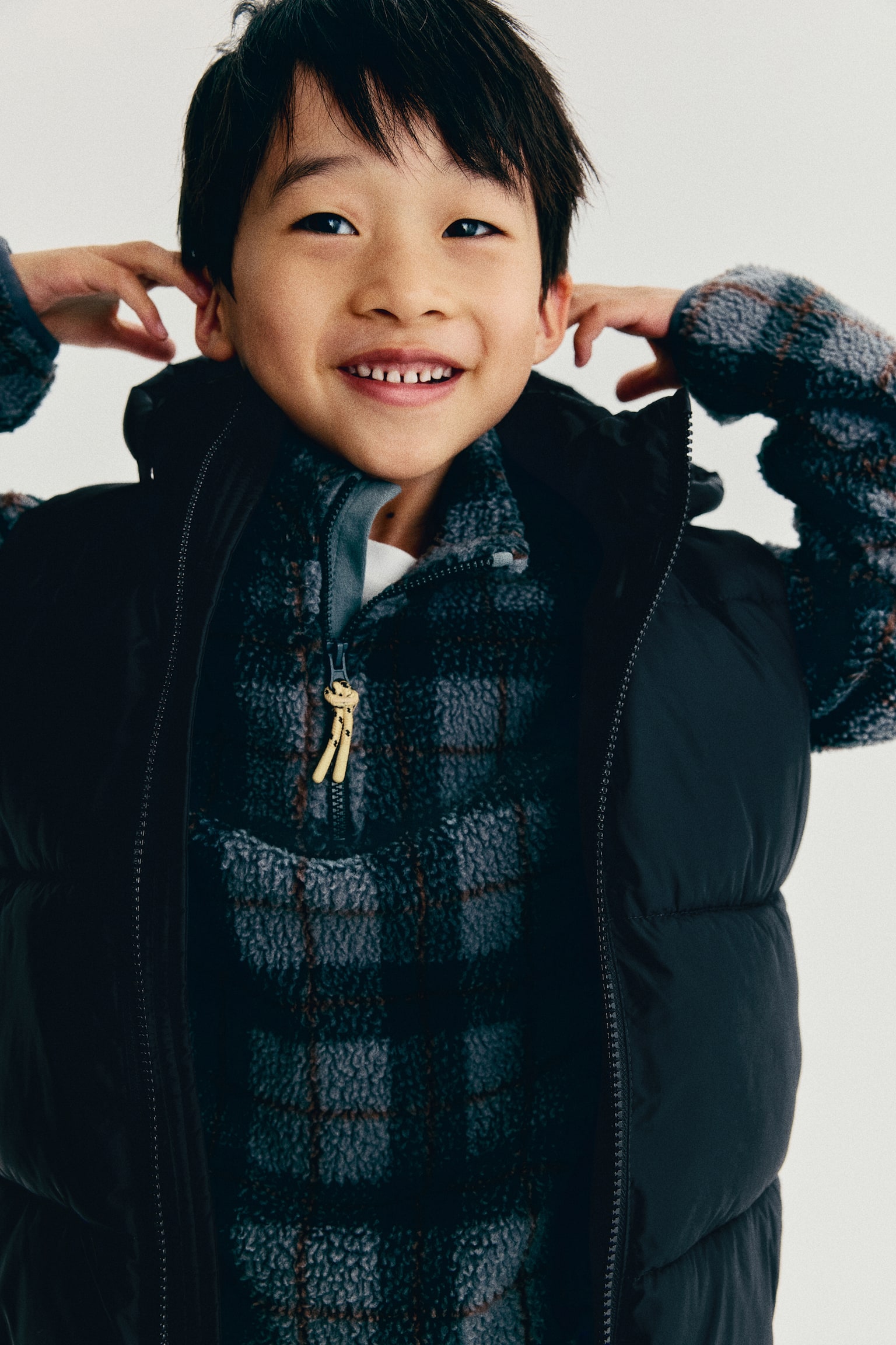 Детский жилет H&M Hooded Puffer, цвет: Чёрный — фото 4