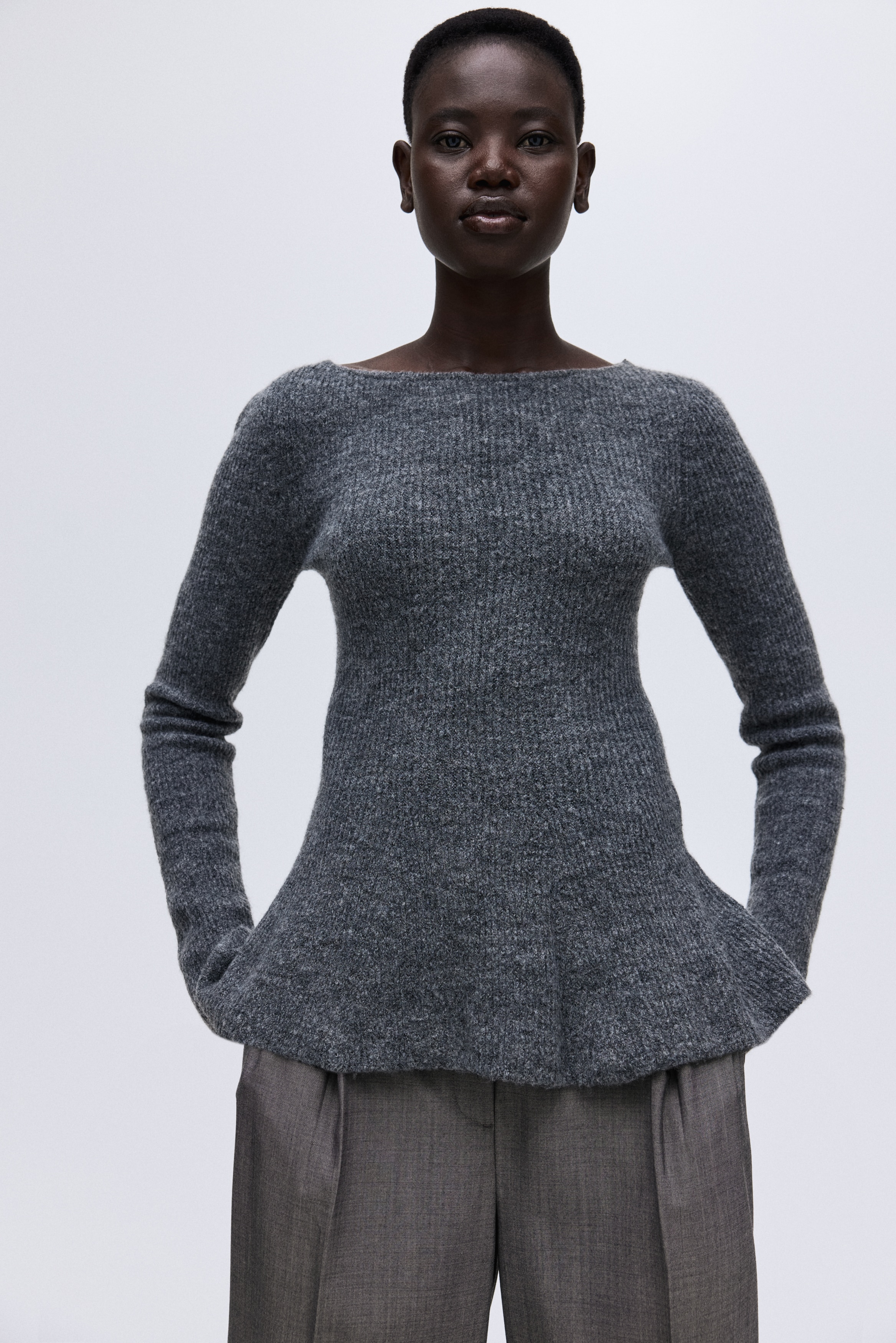 なーさん用 heve Arch Peplum knit charcoal Arch Peplum knit charcoal | HEVE