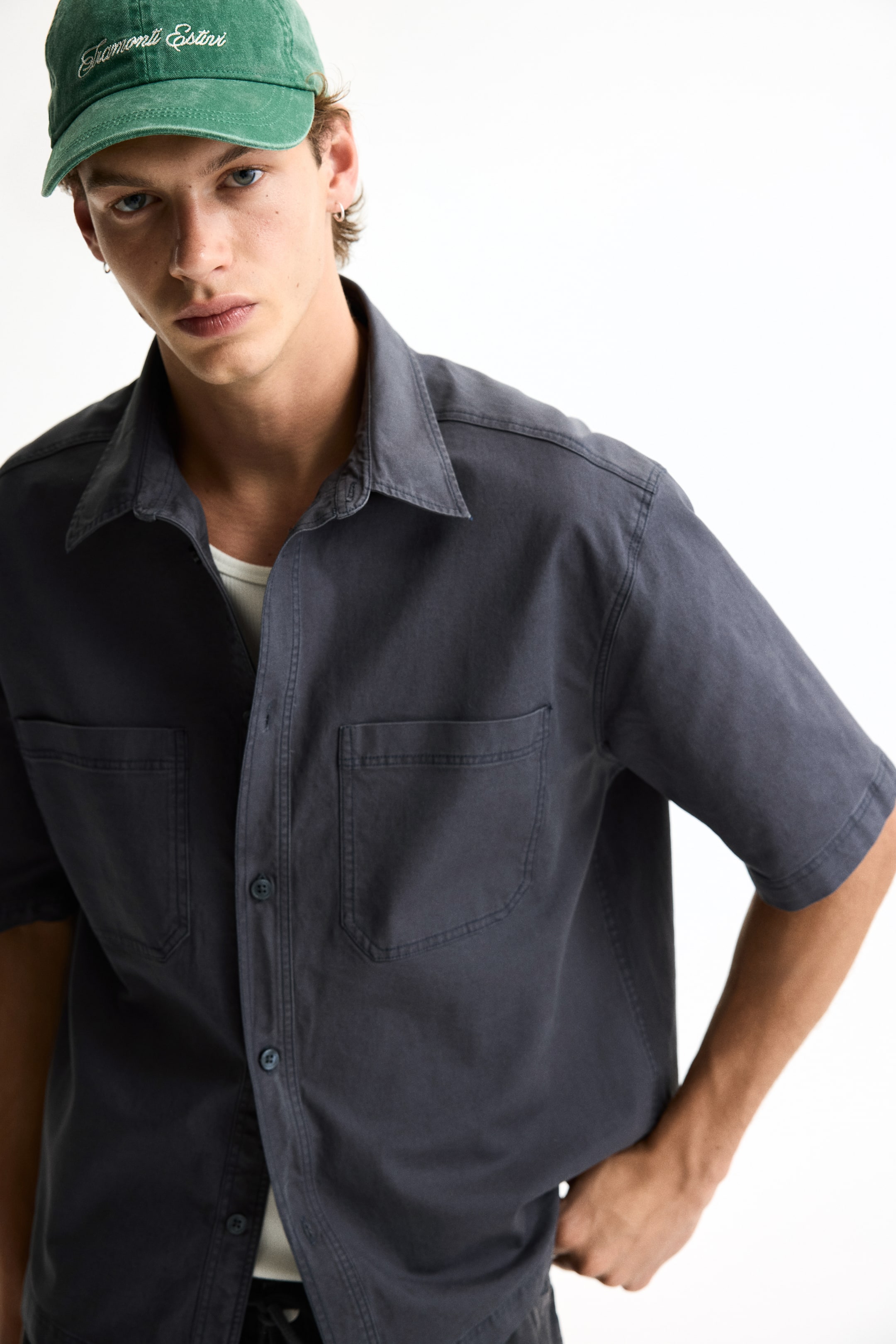 Мужские рубашки H&M Relaxed-Fit Short-Sleeved Cotton Shirt — фото 3