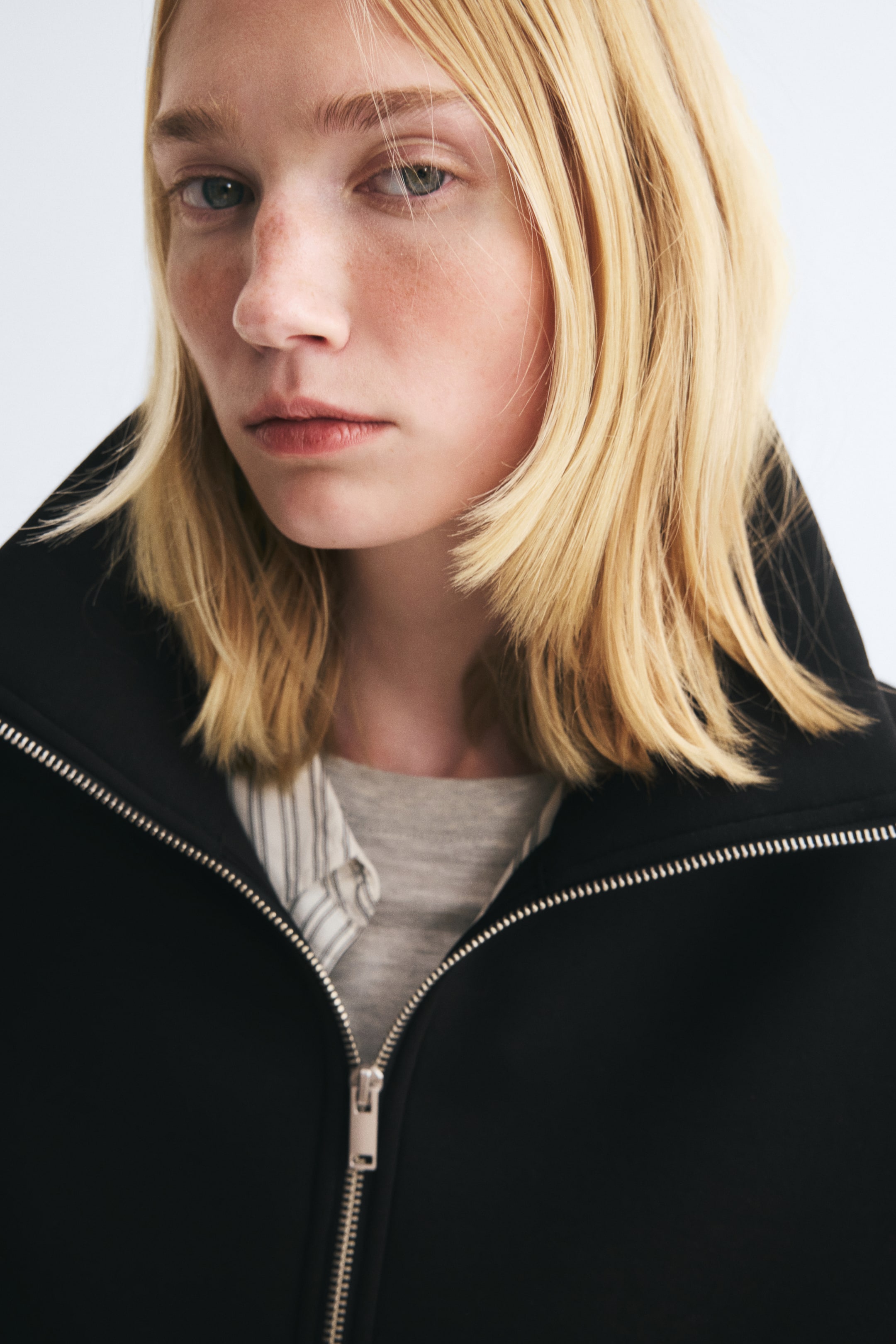 Женские куртки H&M Drawstring-Detail Scuba Jacket — фото 5