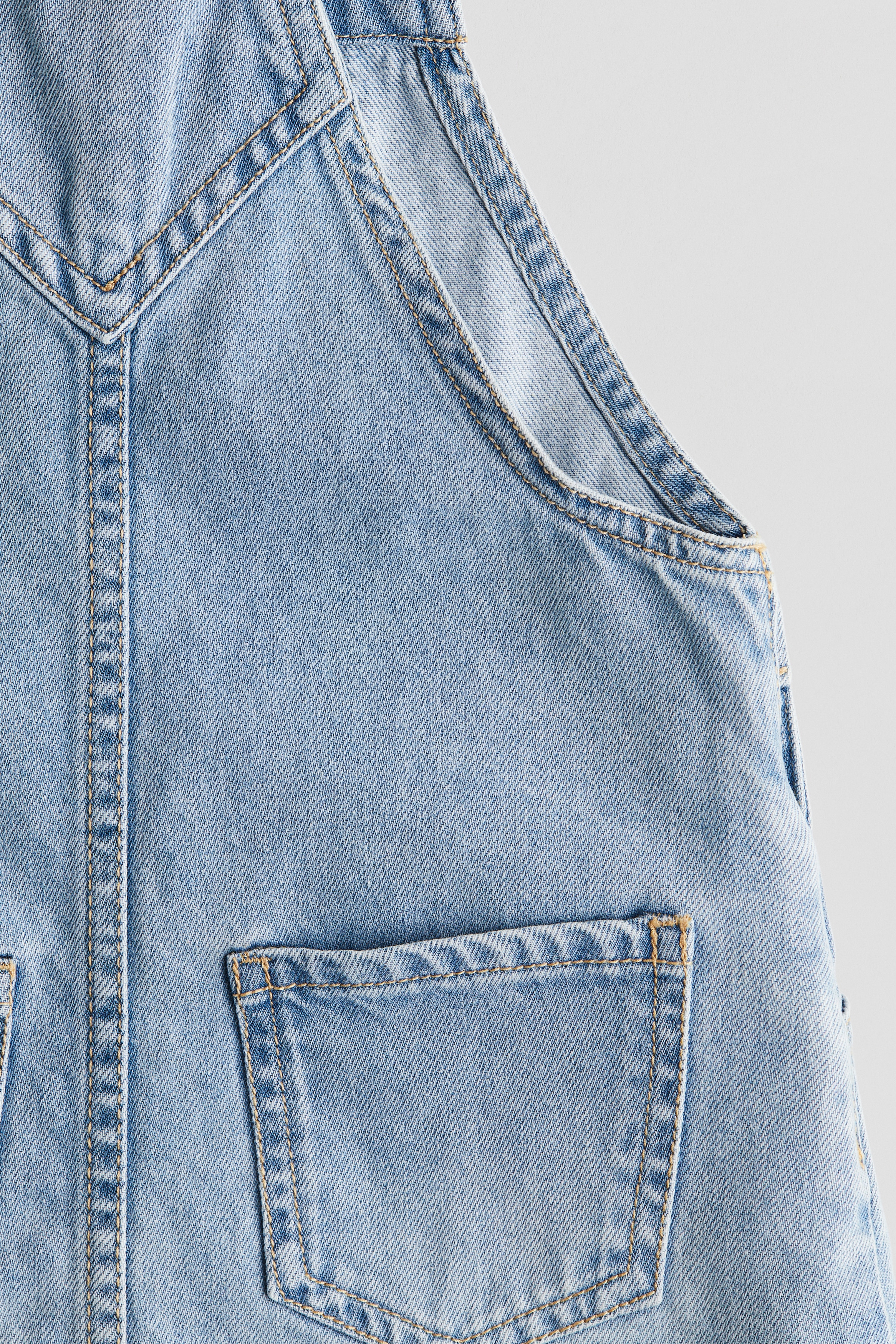 Light denim blue/Hello Kitty Embroidery-Motif Overall Dress for kids | H&M US Light denim blue/Hello Kitty Embroidery-Motif Overall Dress for kids | H&M US
