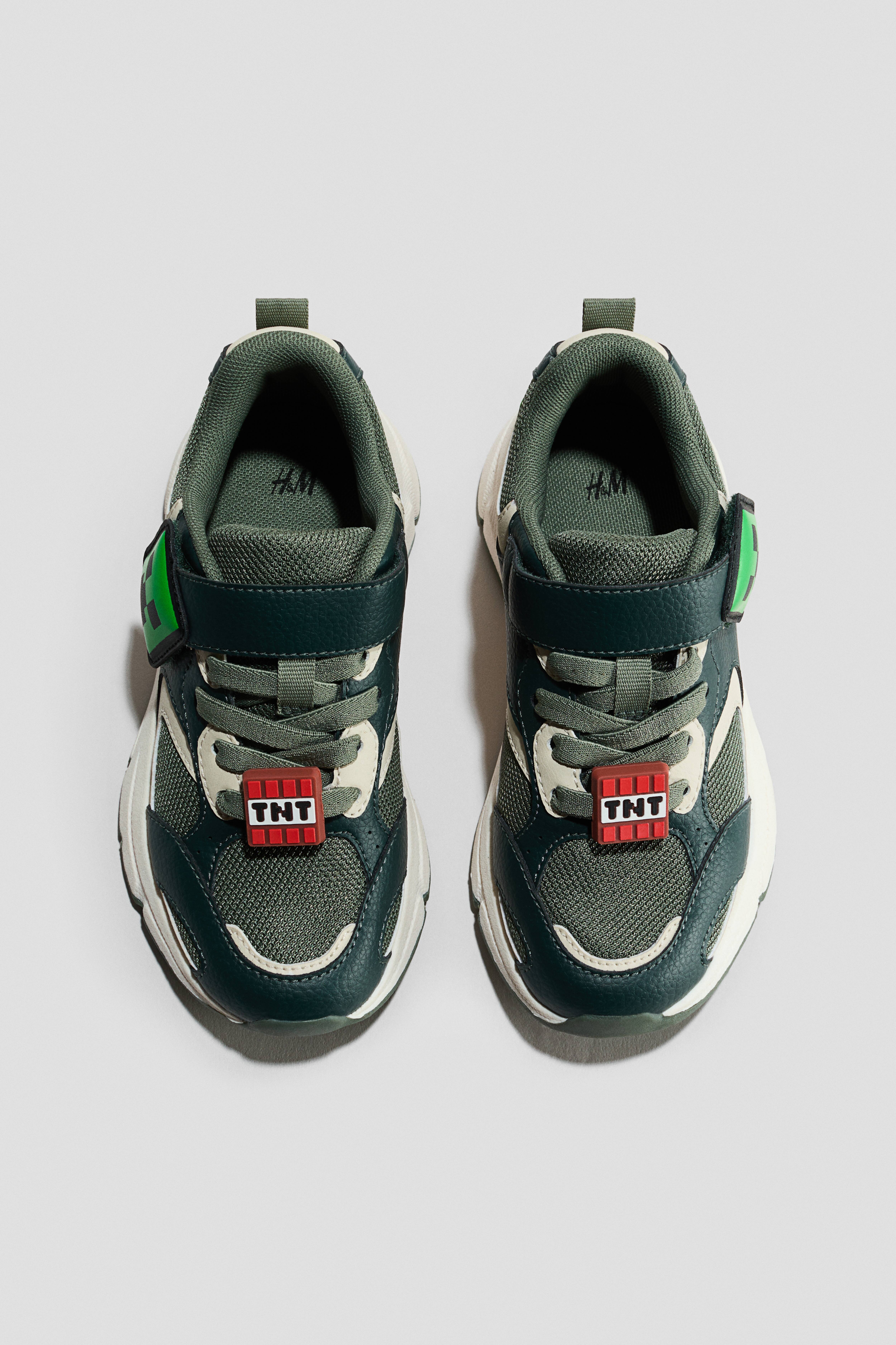 Motif-Detail Sneakers