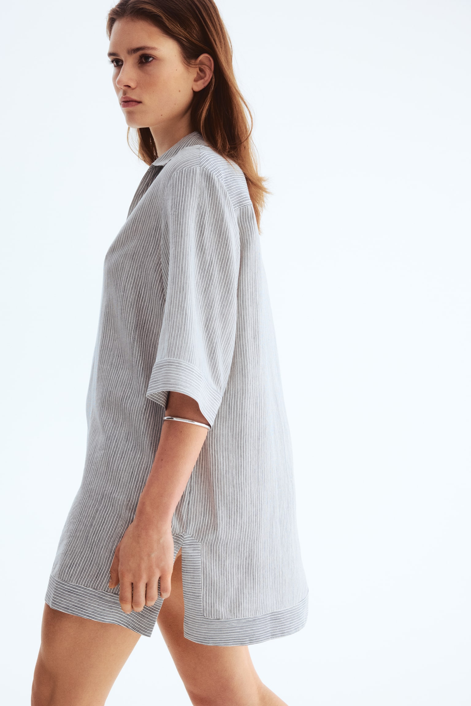Loose-fit tunic dress - Màu trắng/Kẻ đen/Màu be/Kẻ/Màu be/Cây - 5