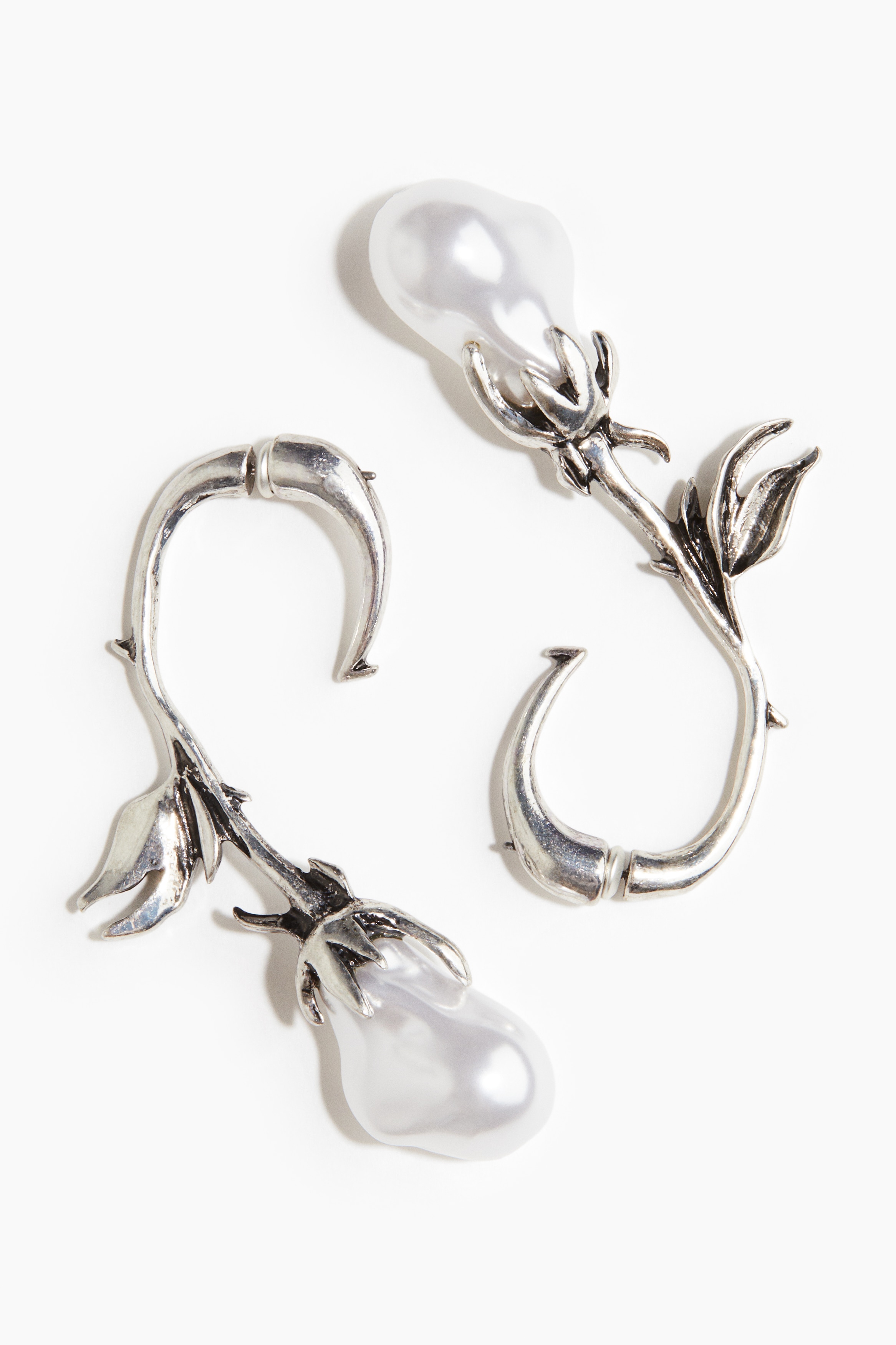 HM　ピアス　シルバー　勾玉　ネオンライトグリーン　マーブル エメラルドとクロムダイオプサイト、蝶が舞うピアス