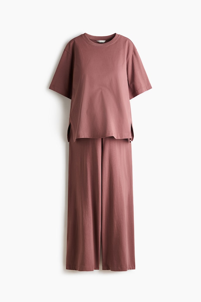 A brownish-pink two-piece set is shown from the front, featuring a relaxed-fit, short-sleeved T-shirt with a round neck and side slits, and wide-leg trousers. - 1