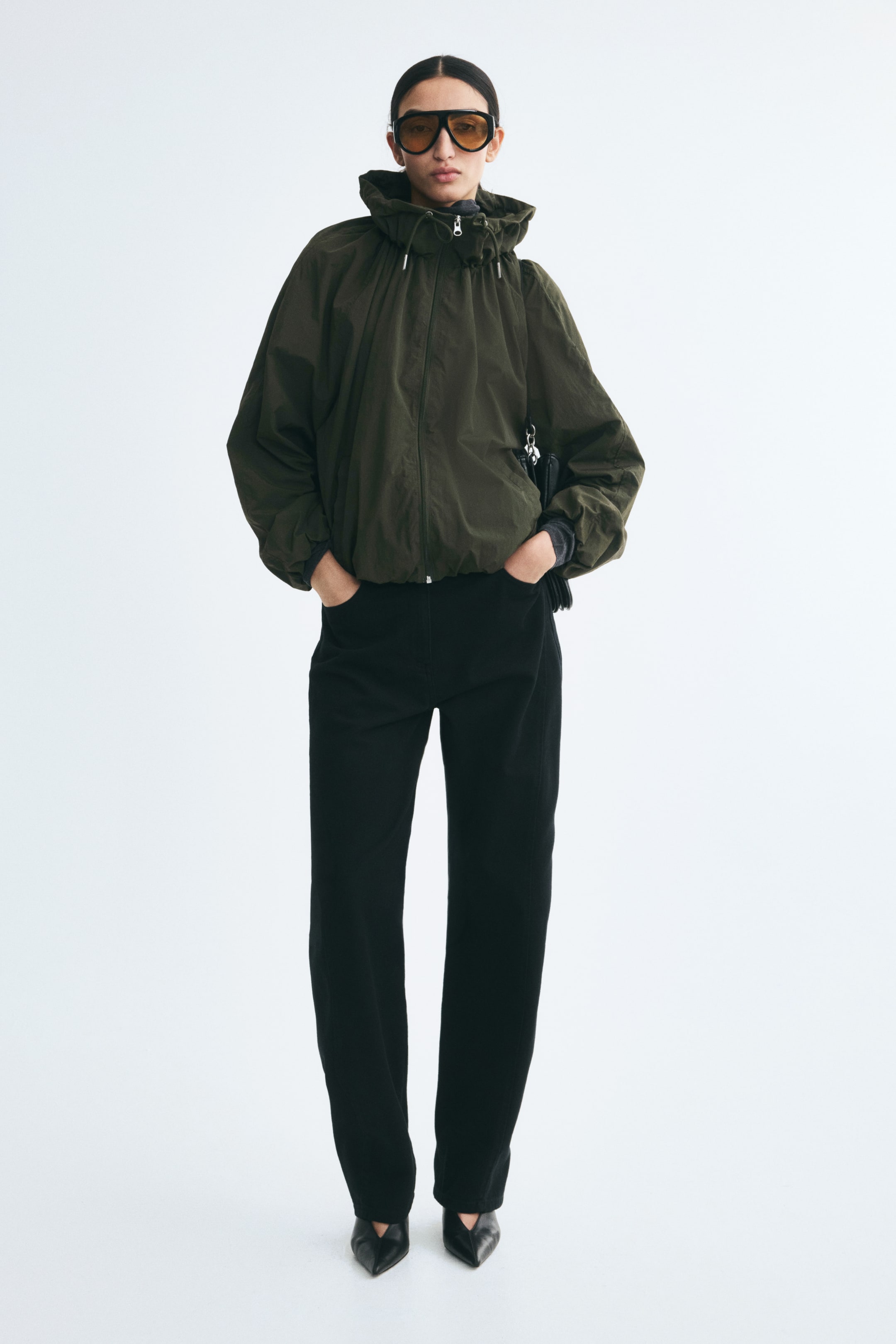 Vis større bilde: Jakke i nylon med skorsteinskrage - Mørk kakigrønn - Ladies | H&M NO 1