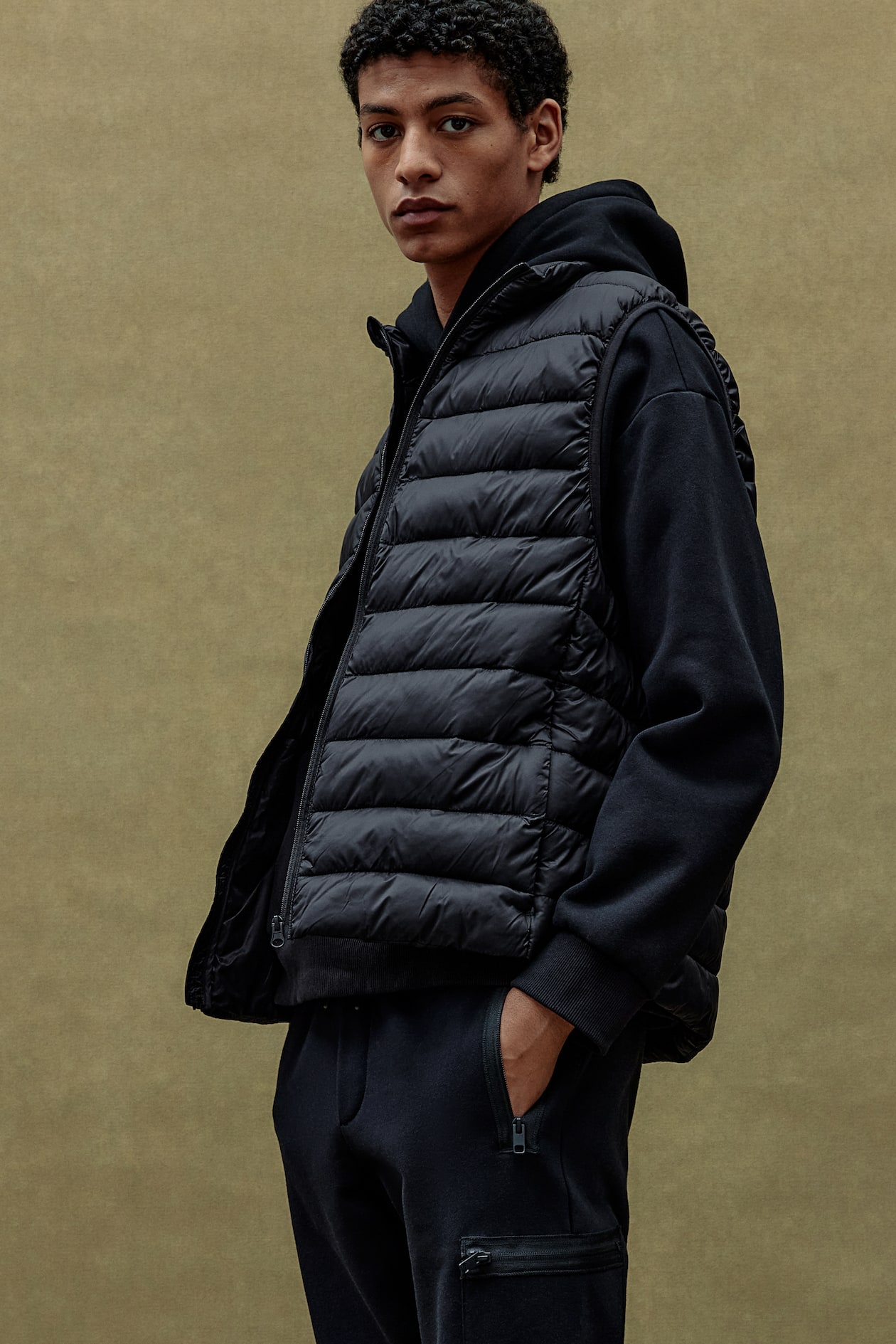 Slim Fit Water-repellent puffer gilet Black Men H&M