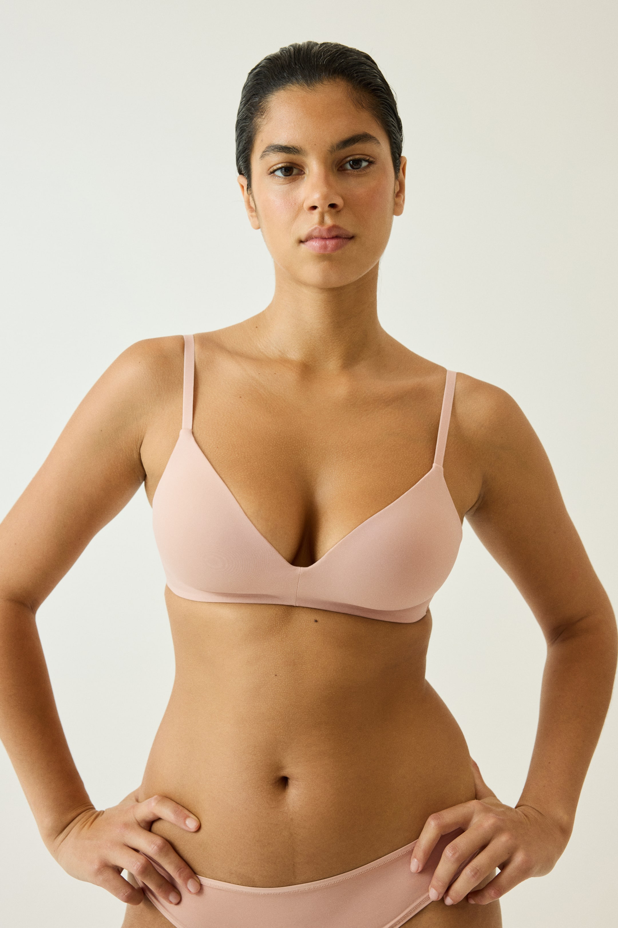 Padded non-wired microfibre bra