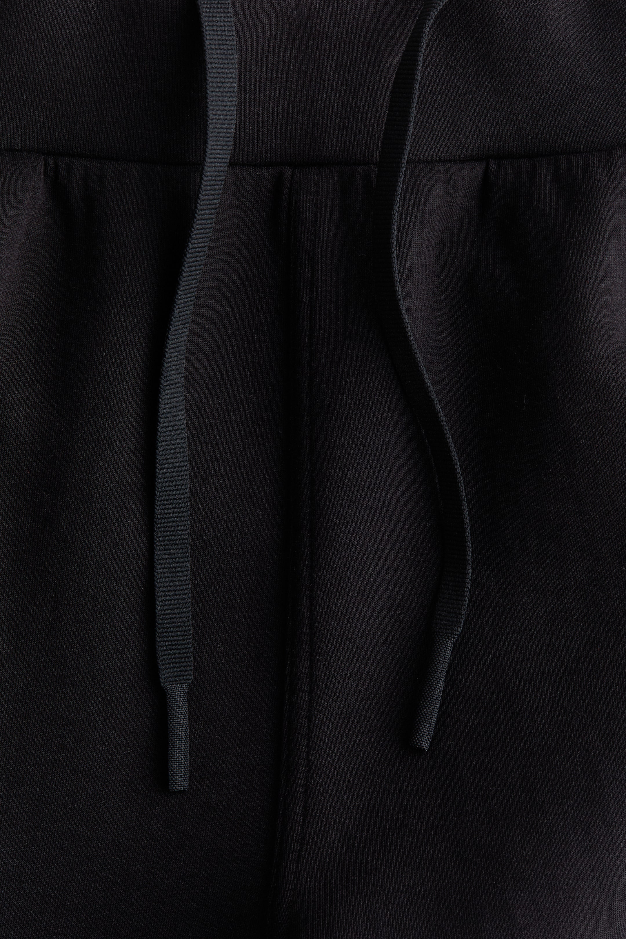 Loose-Fit Sports Joggers with DryMove™