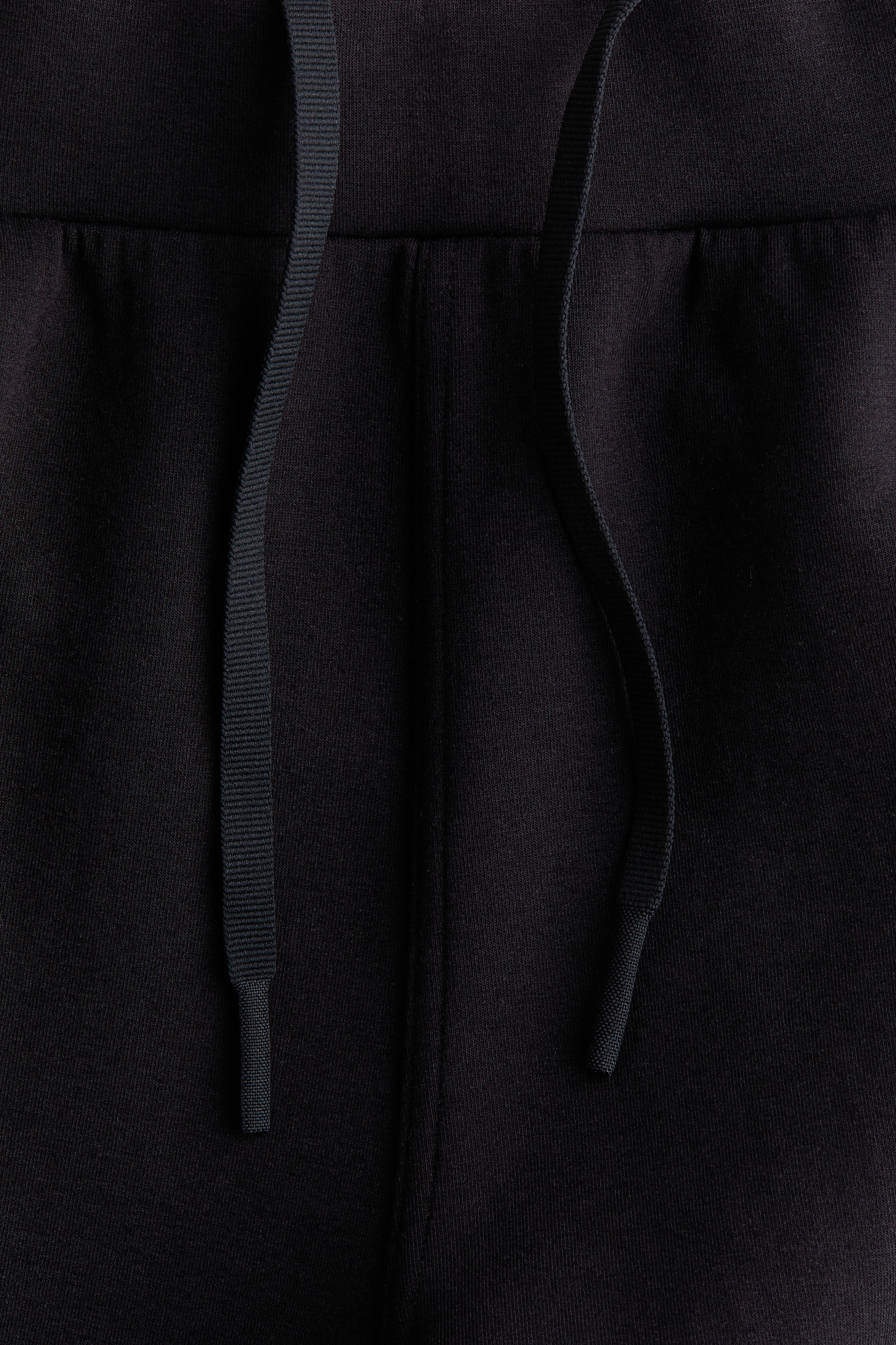 Loose-Fit Sports Joggers with DryMove™