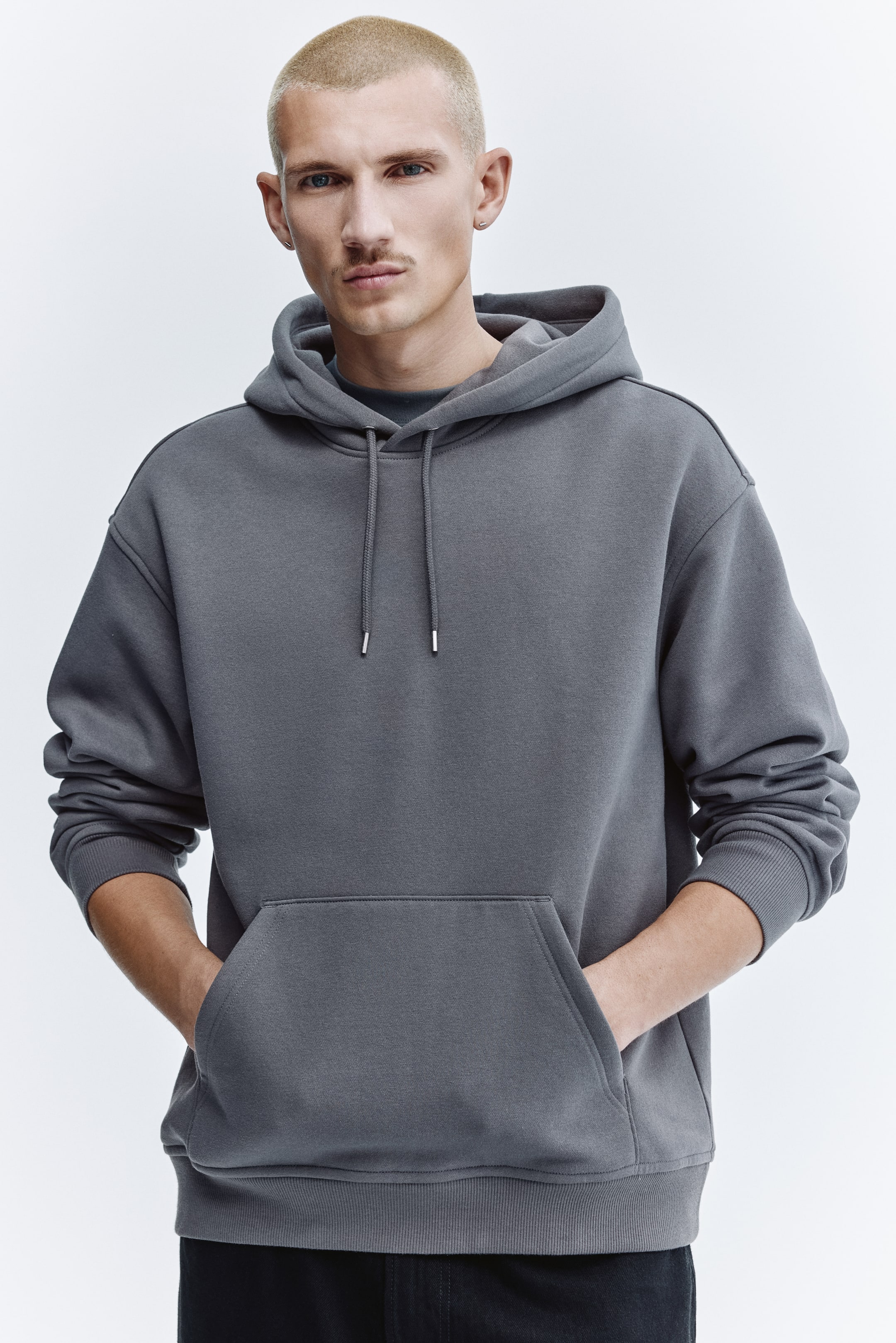 Zobrazit větší obrázek: Mikina s kapucí Loose Fit - Tmavě šedá - MUŽI | H&M CZ 1