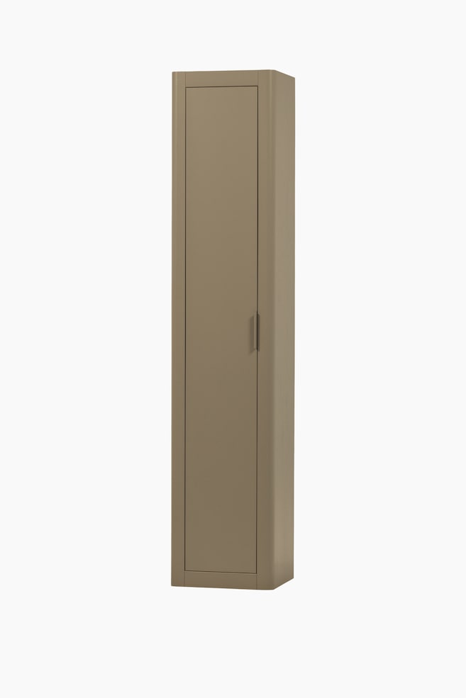 Ein hoher, rechteckiger taupefarbener Schrank präsentiert seine Vorder- und linke Seite in einem leichten Winkel. Er verfügt über eine einzelne Tür mit einem versenkten Griff und einem dezent gerahmten Paneeldesign. - 1