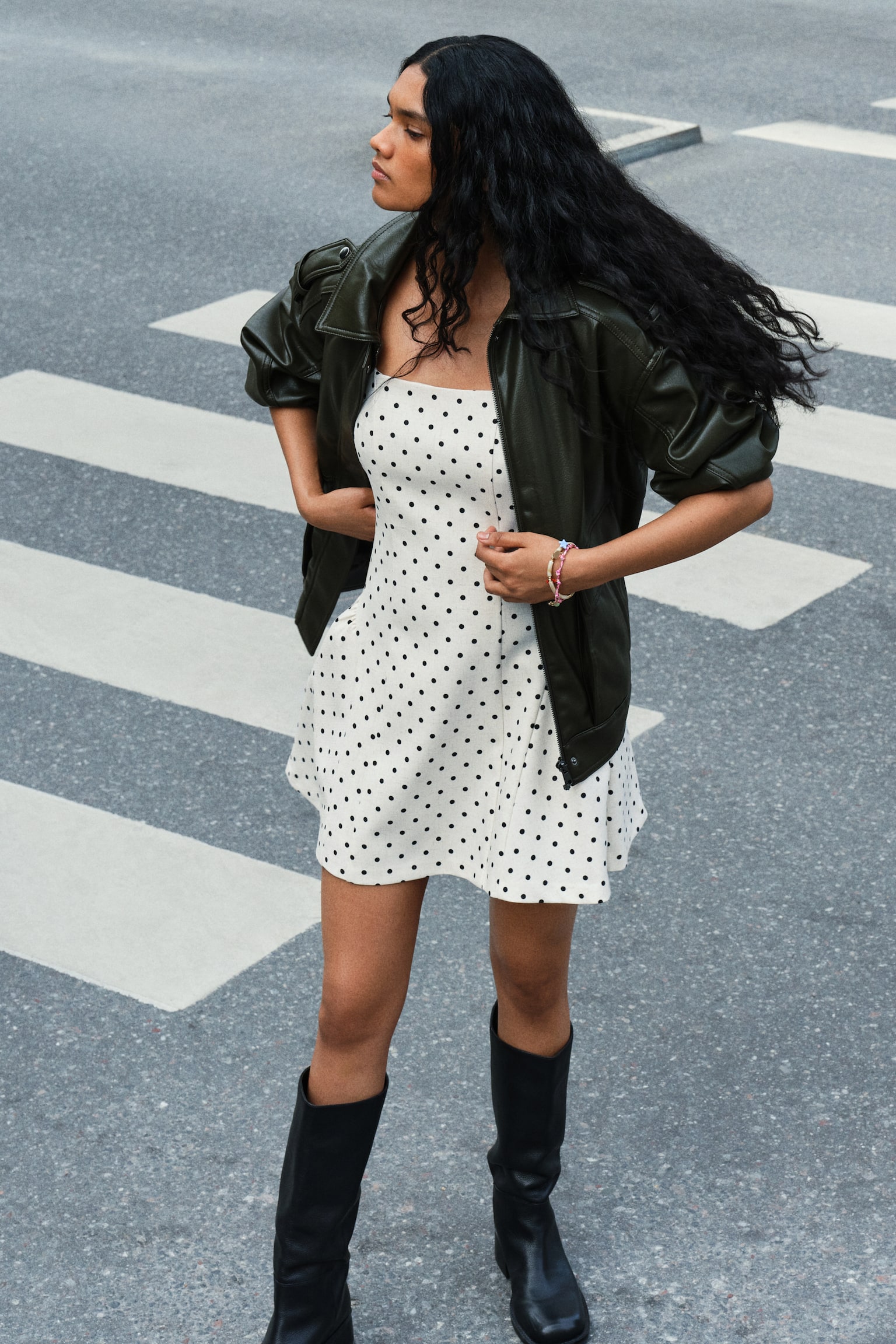Женское платье H&M Square-Neck Dress with Flared Skirt, цвет: Кремовый / В горошек — фото 3