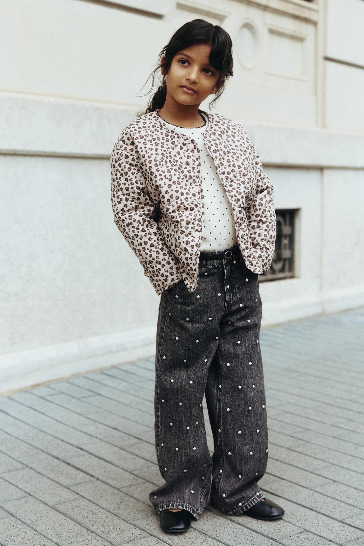 Детские джинсы H&M Wide-Leg Jeans with Motif Details, цвет: Джинсовый чёрный — фото 2