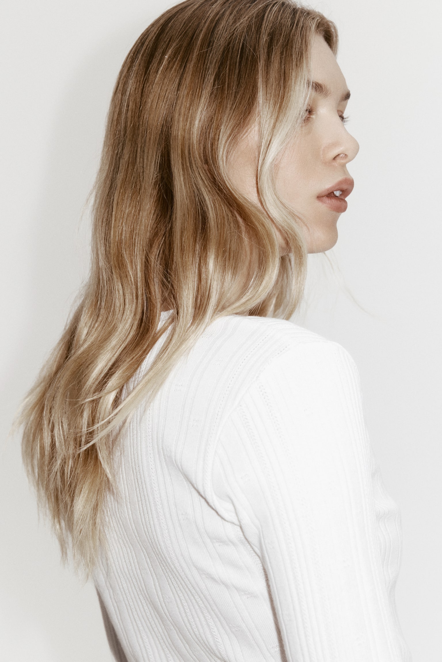 Bavlnené úpletové tričko s dierkovaným vzorom - Biela/Kaki - 6