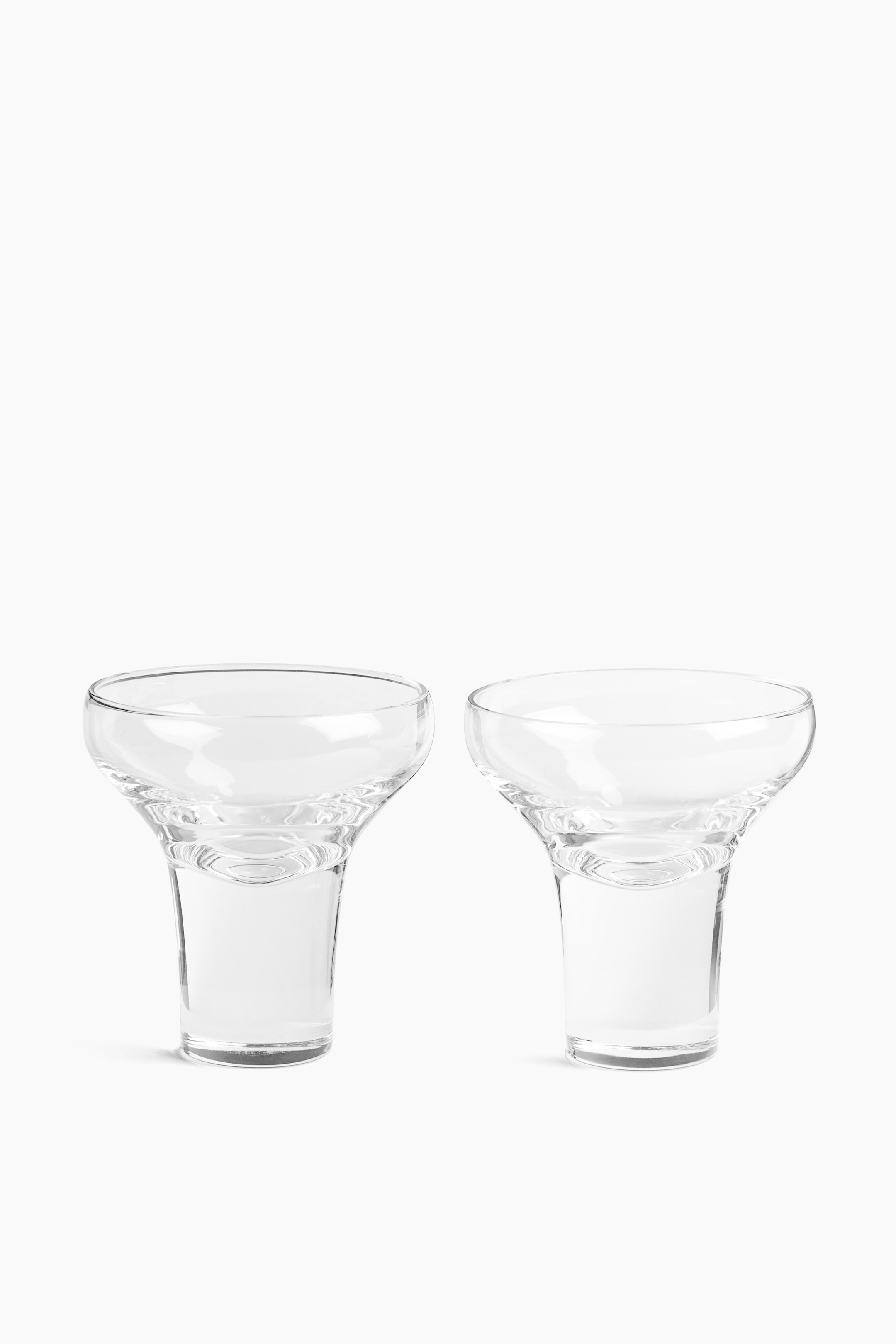 Переглянути збільшене зображення: 2-pack mouth-blown coupe glasses - Прозорий - Home All | H&M UA 1