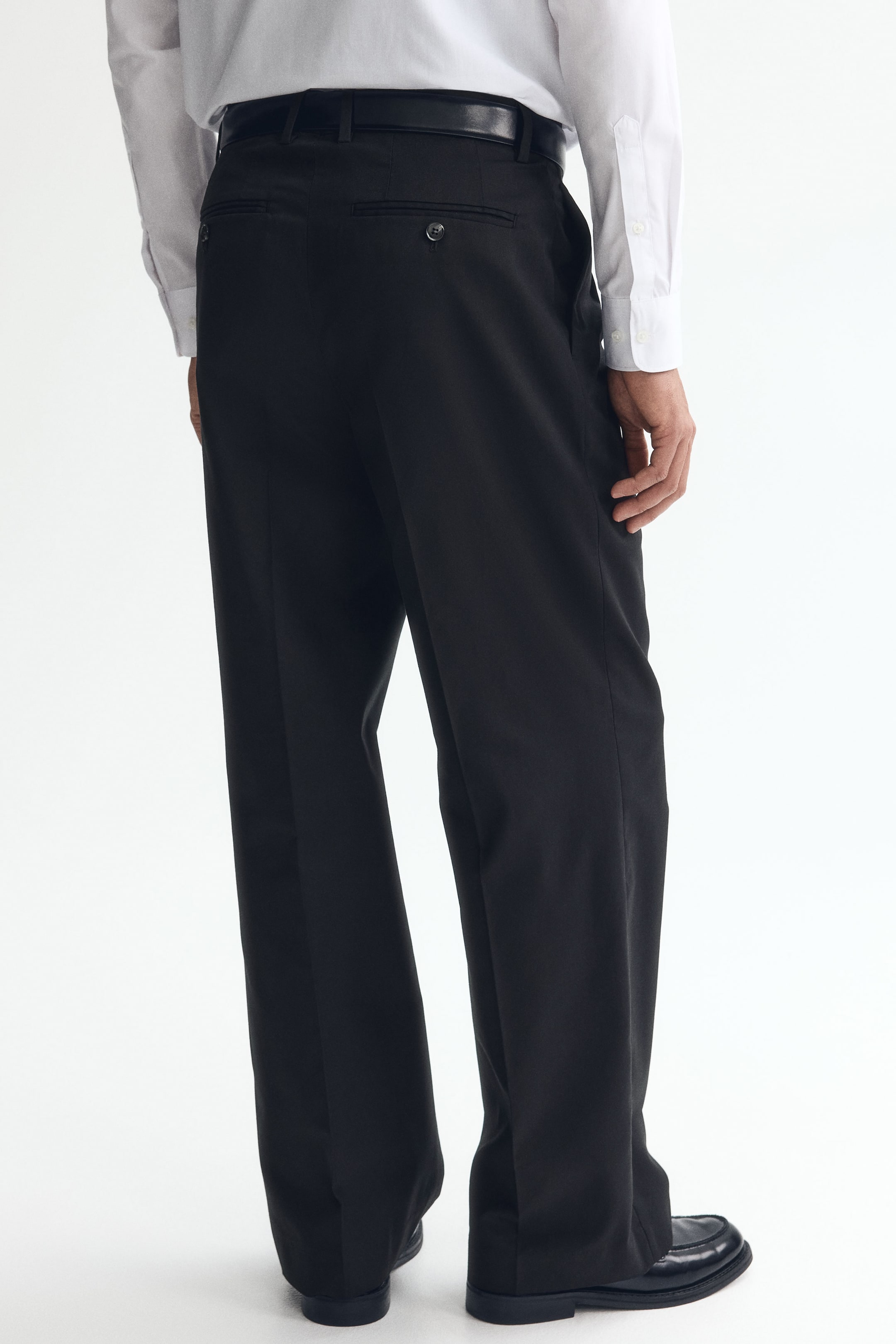 Loose-Fit Tailored Pants