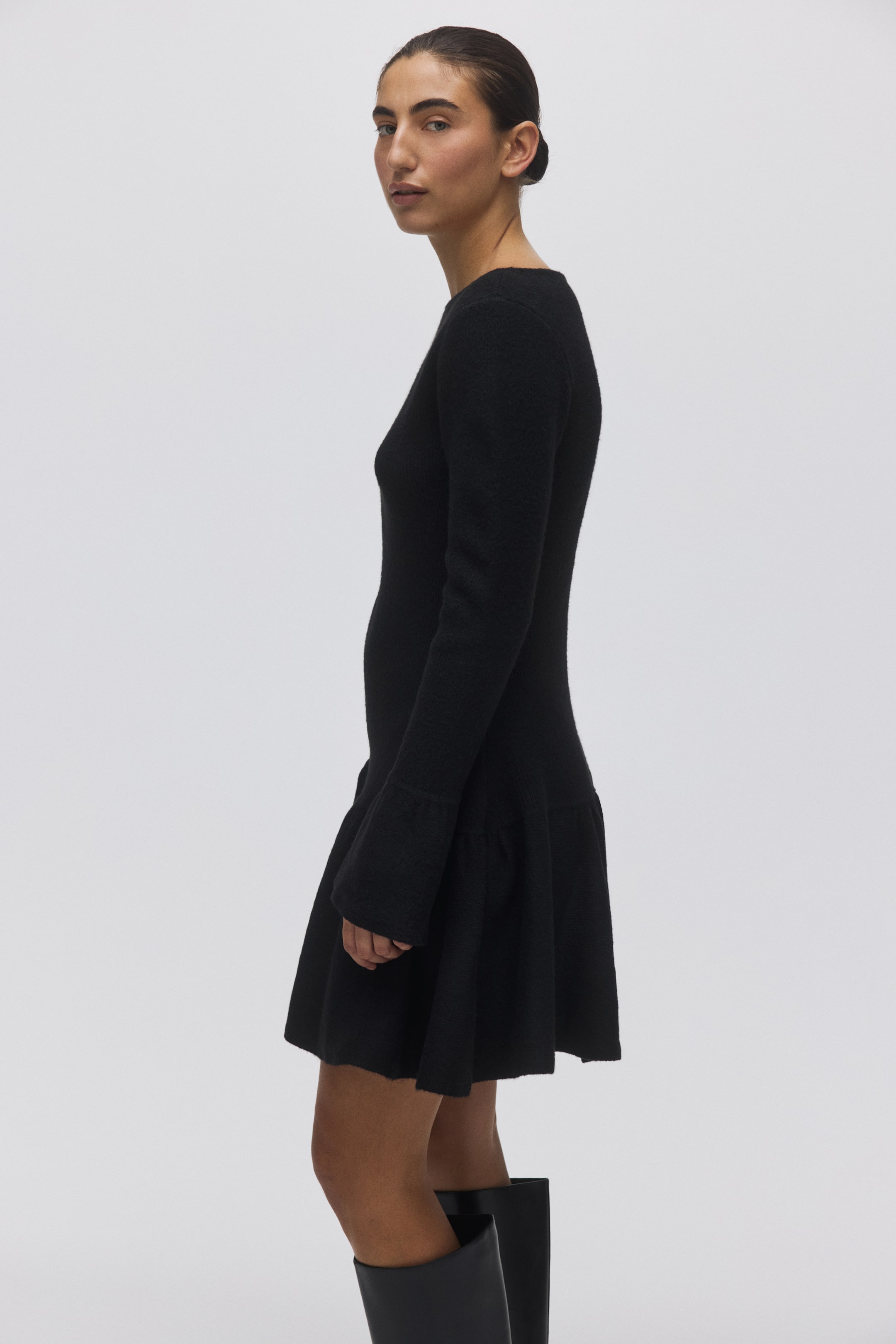 查看大圖: Flounced rib-knit dress - 黑色 | H&M 3