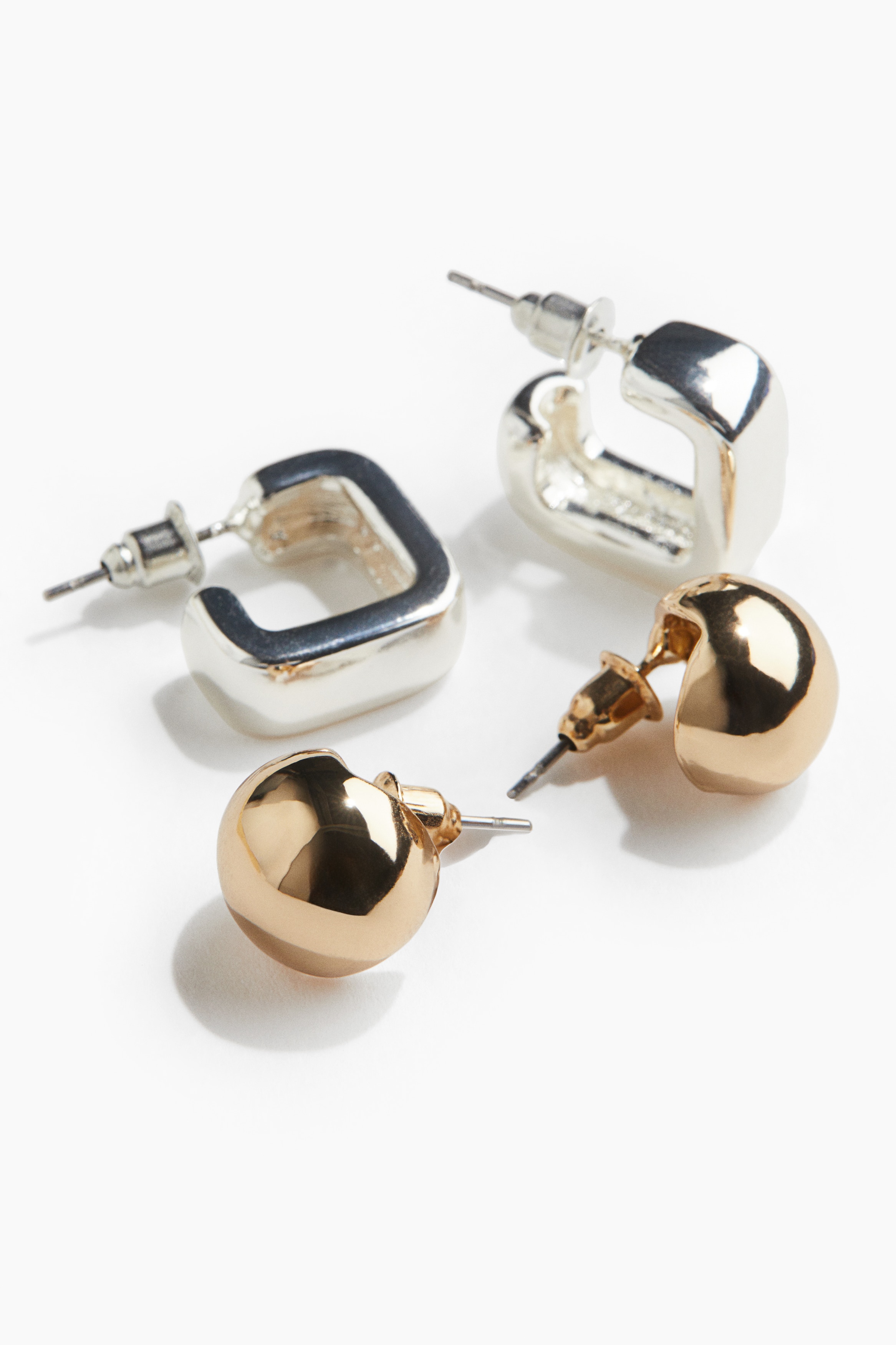 2 pairs earrings