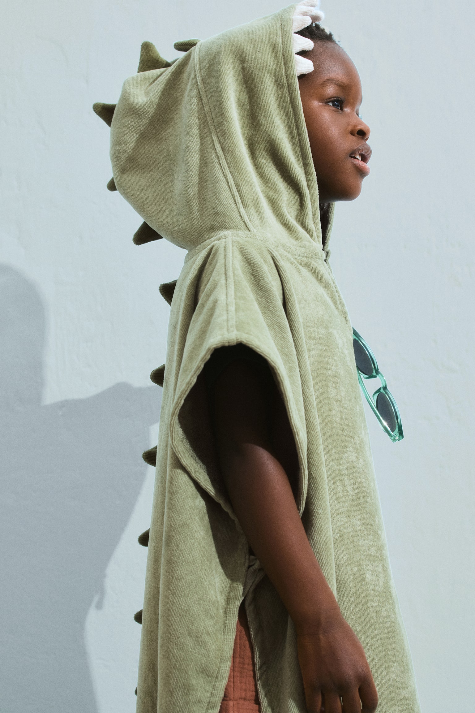 Towel cape - Olive green/Dinosaur/Red/Strawberry/Light pink/Flower/Light blue/Shark/Light beige/Giraffe - 2