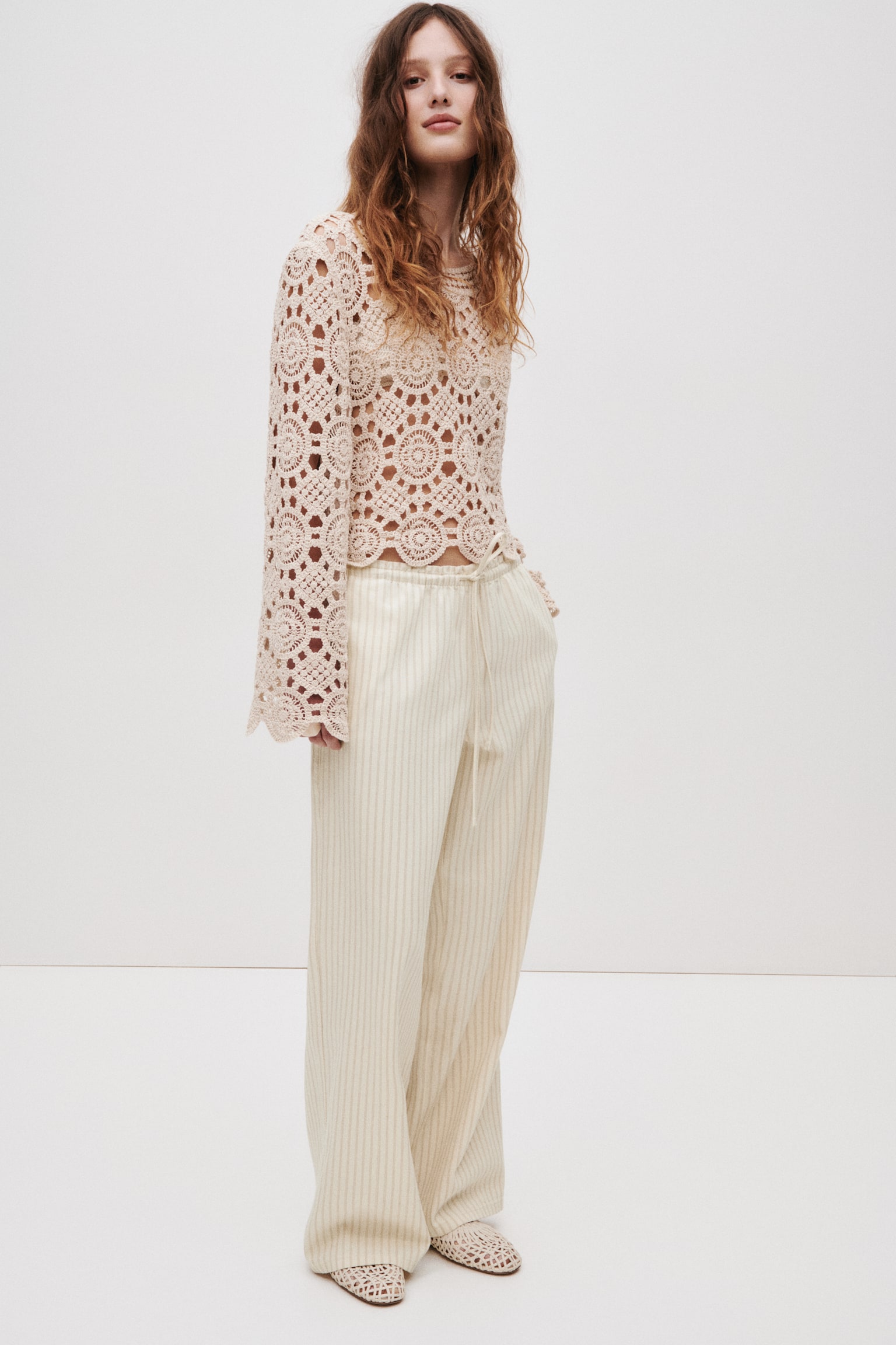 מכנסי ג'ינס עם גומי - בז' בהיר/פסים/כחול ג'ינס/אפור בהיר - 1