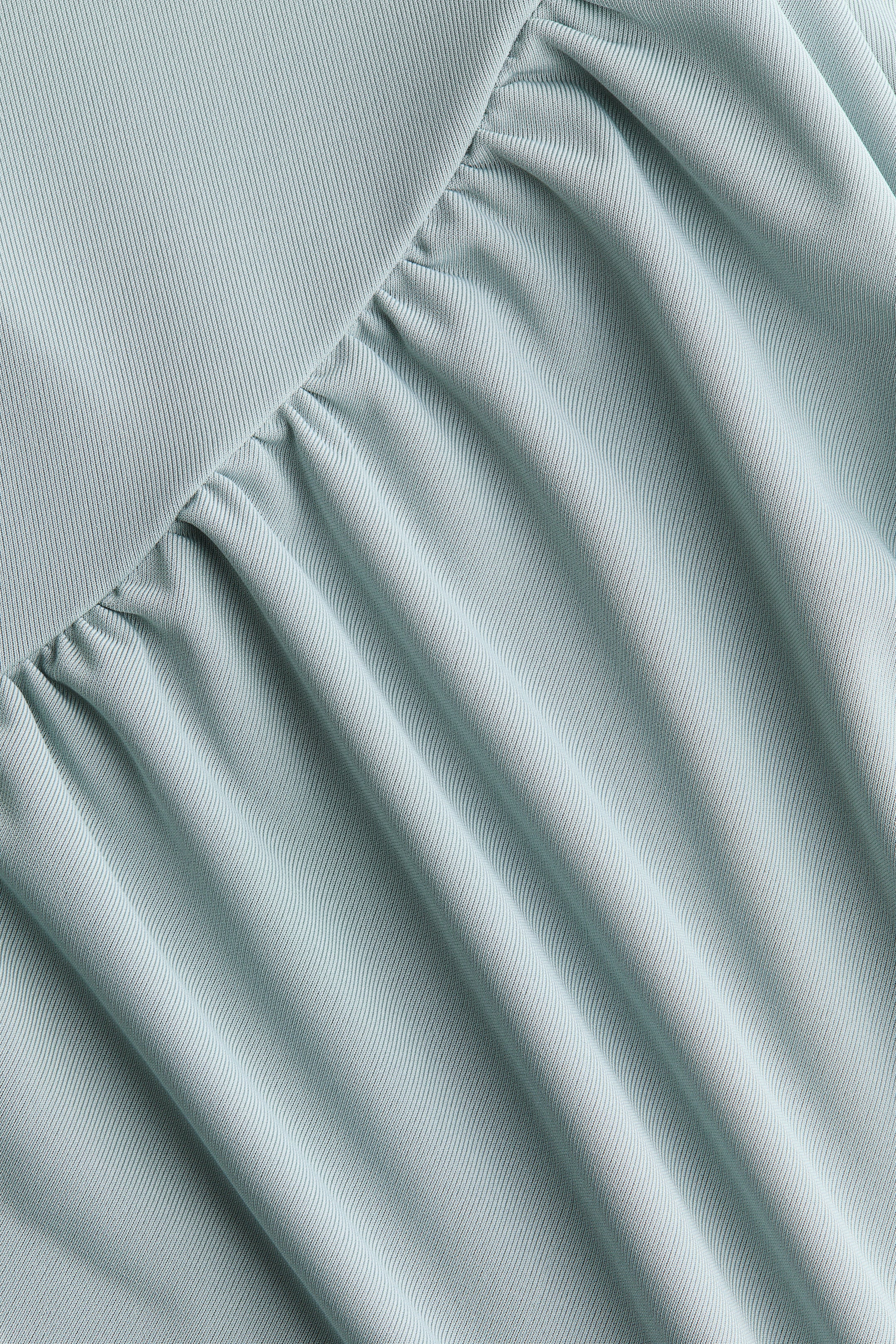 Maillot string à effet drapé