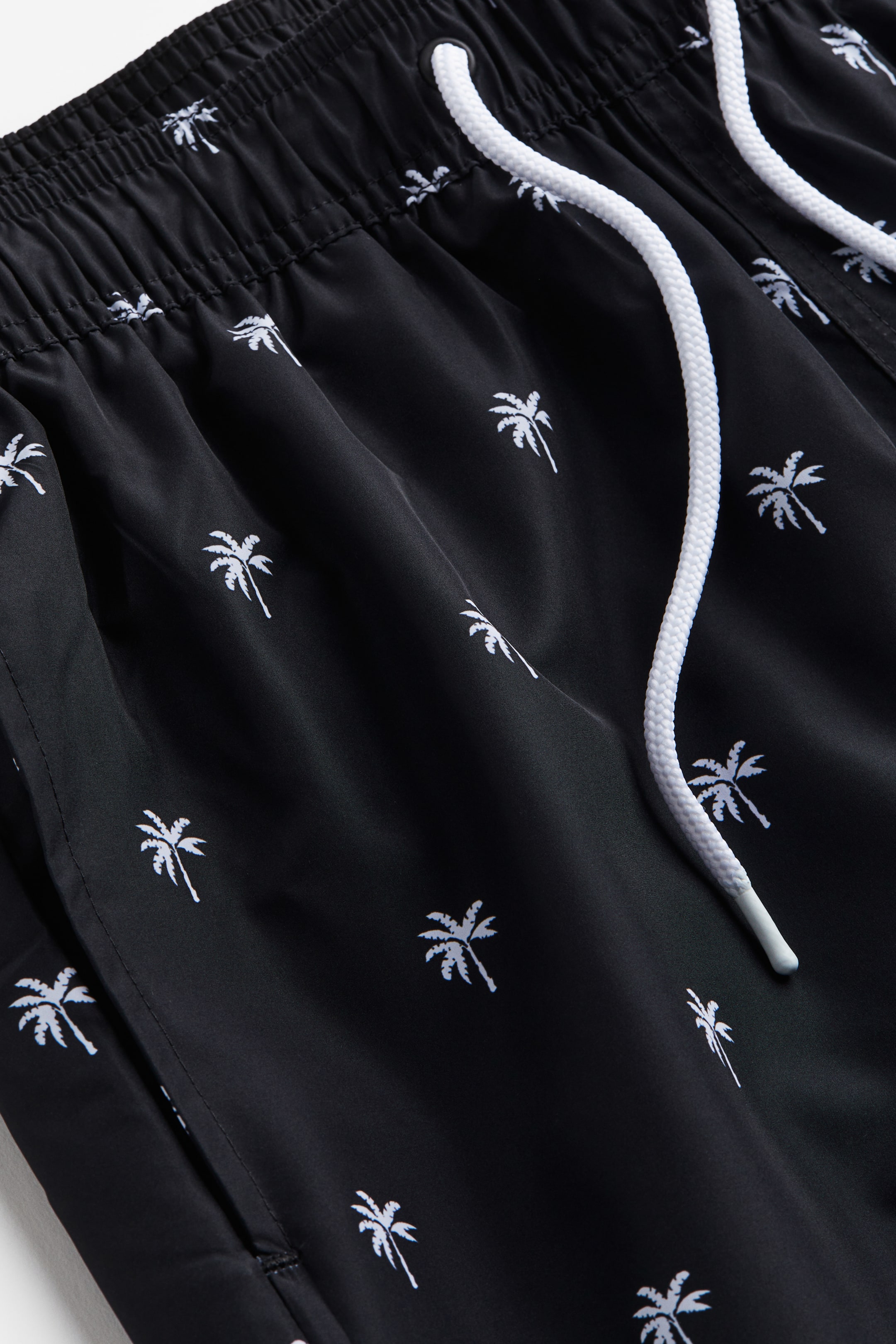 Patterned swim shorts - Black/Palm trees - Men | H&M GB