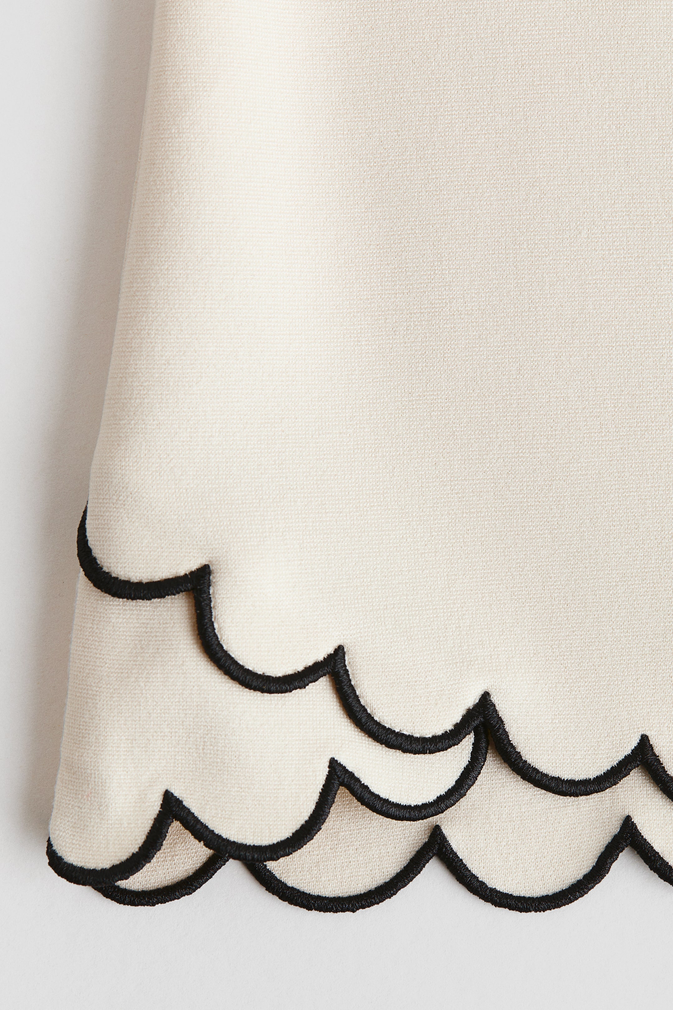 拡大画像を表示: スカラップヘムフレアレギンス - クリーム - Kids | H&M JP 4