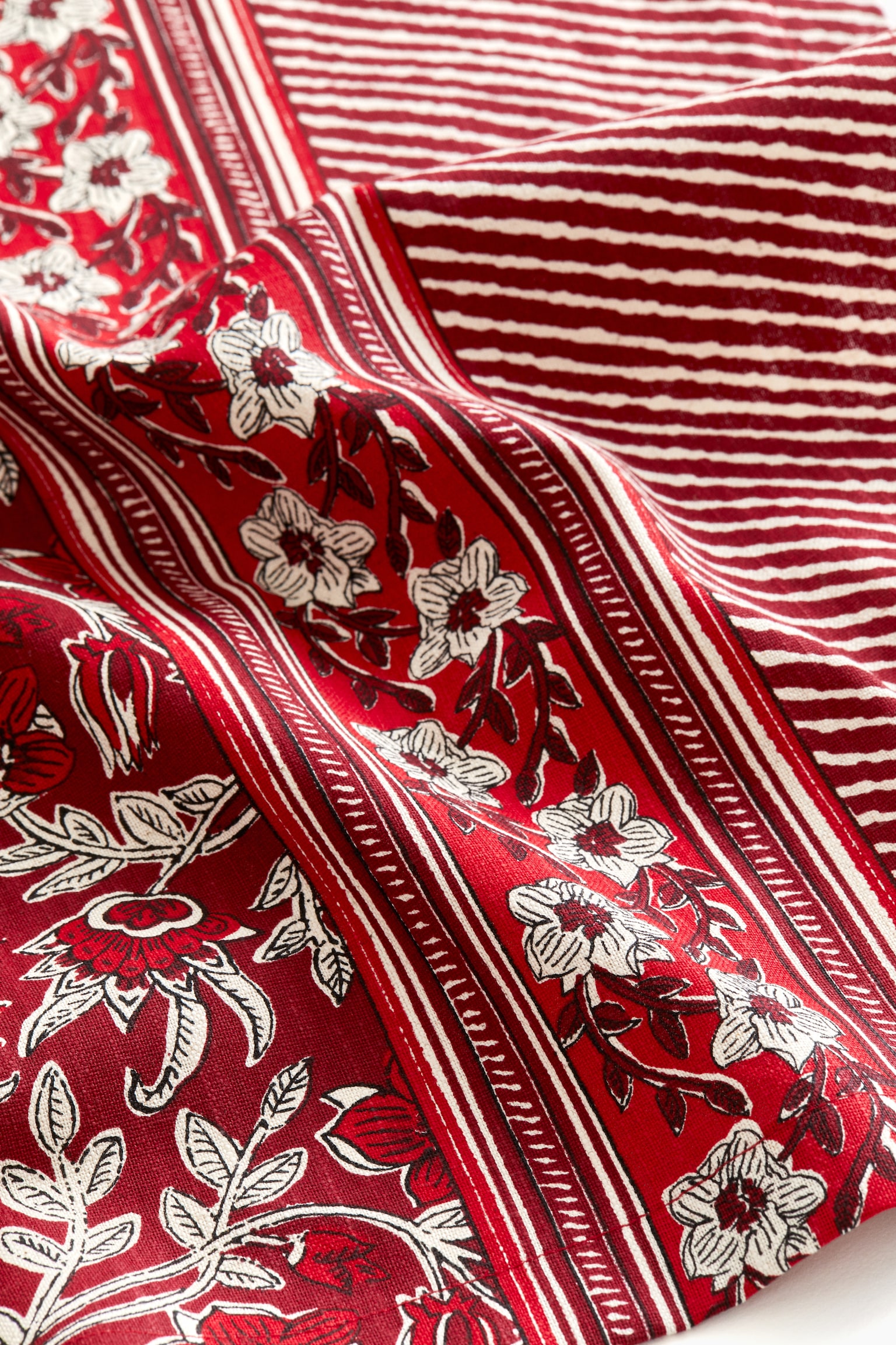 Patterned tablecloth - Red/Floral/Red/Patterned - 4