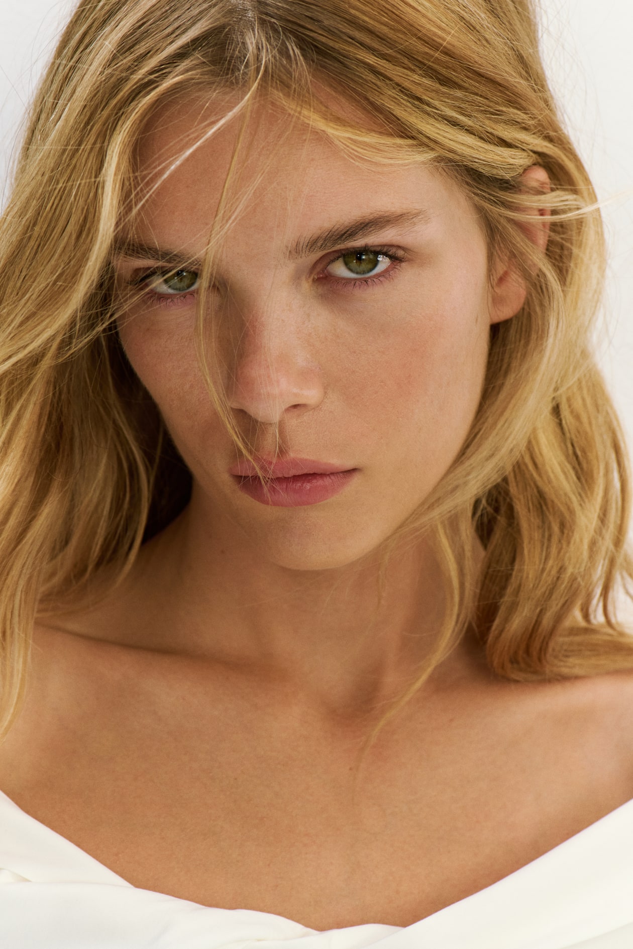 Cropped off-the-shoulder top - image 3