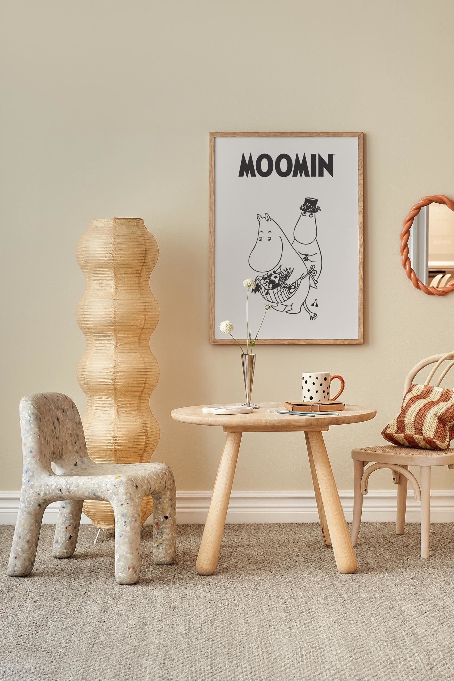 Moominmamma Foraging Fruits Poster - Grau