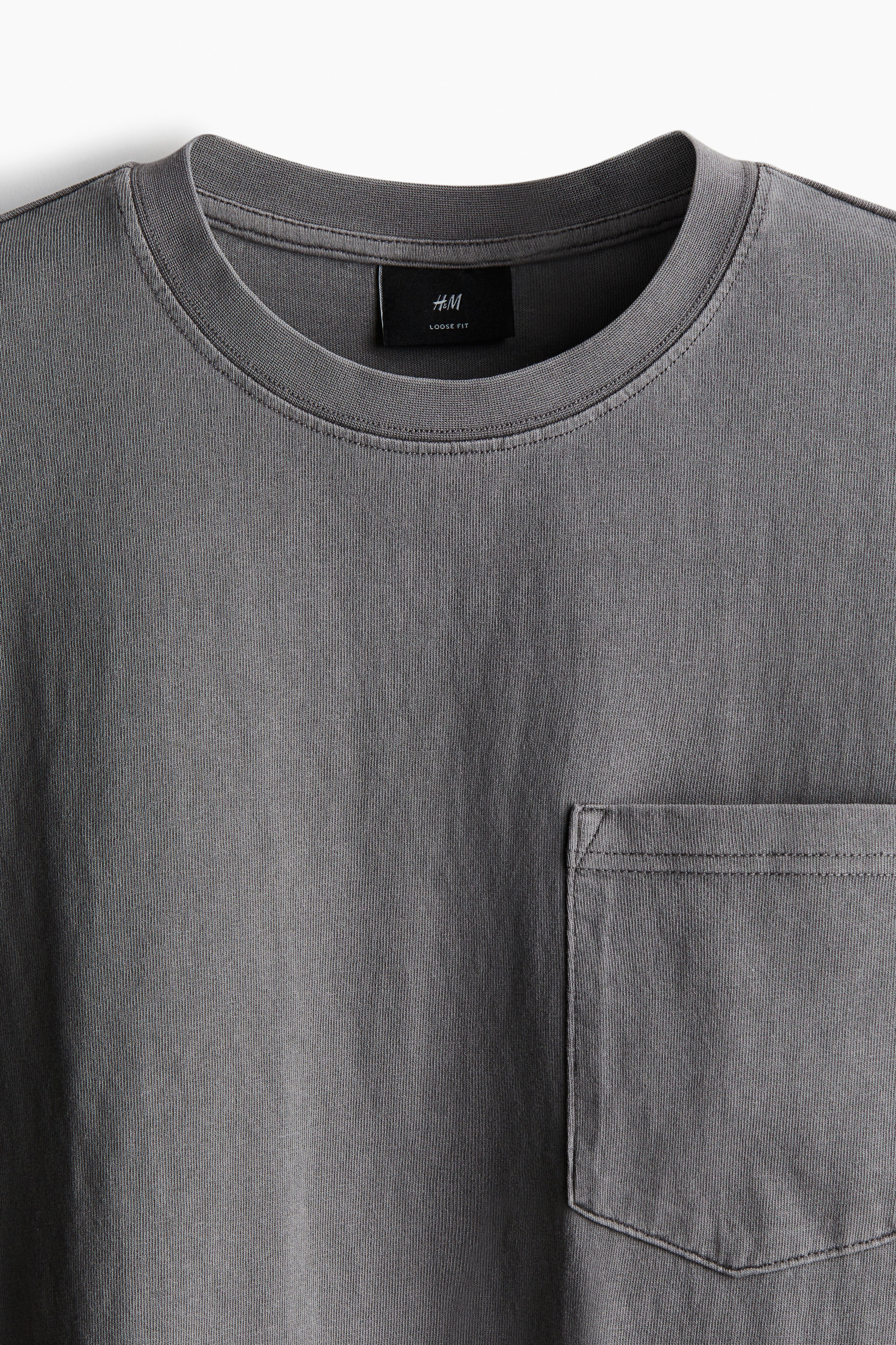 Gently worn store H&M pocket T-shirt